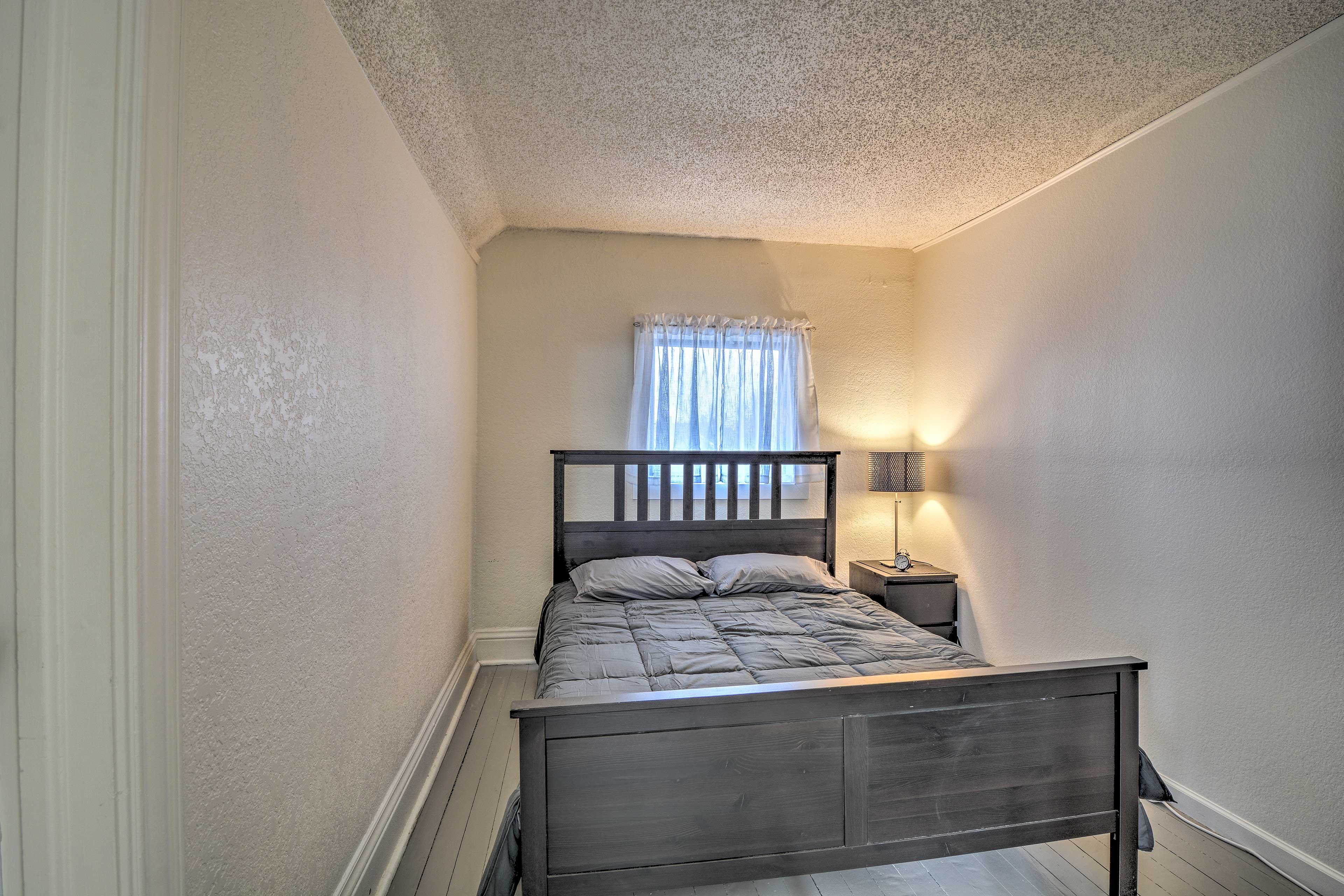 Bedroom 1 | Queen Bed | Linens Provided