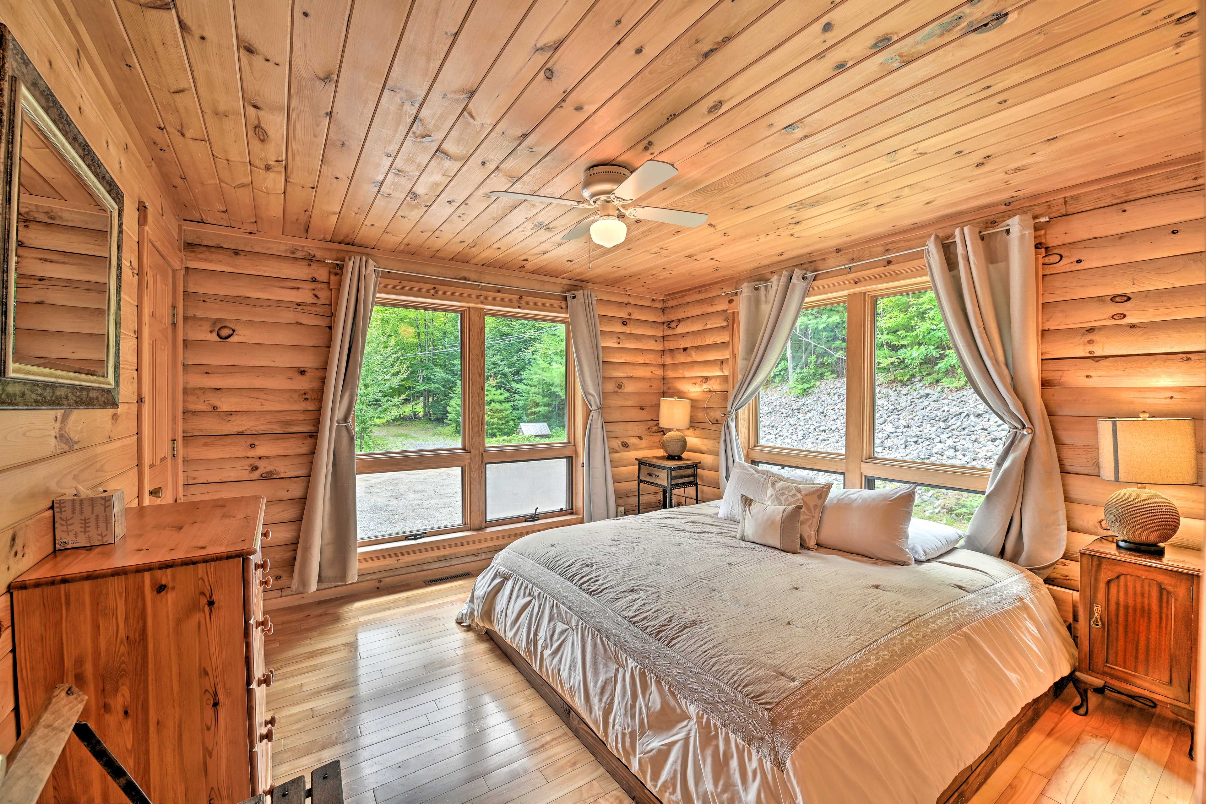 Bedroom 1 | King Bed