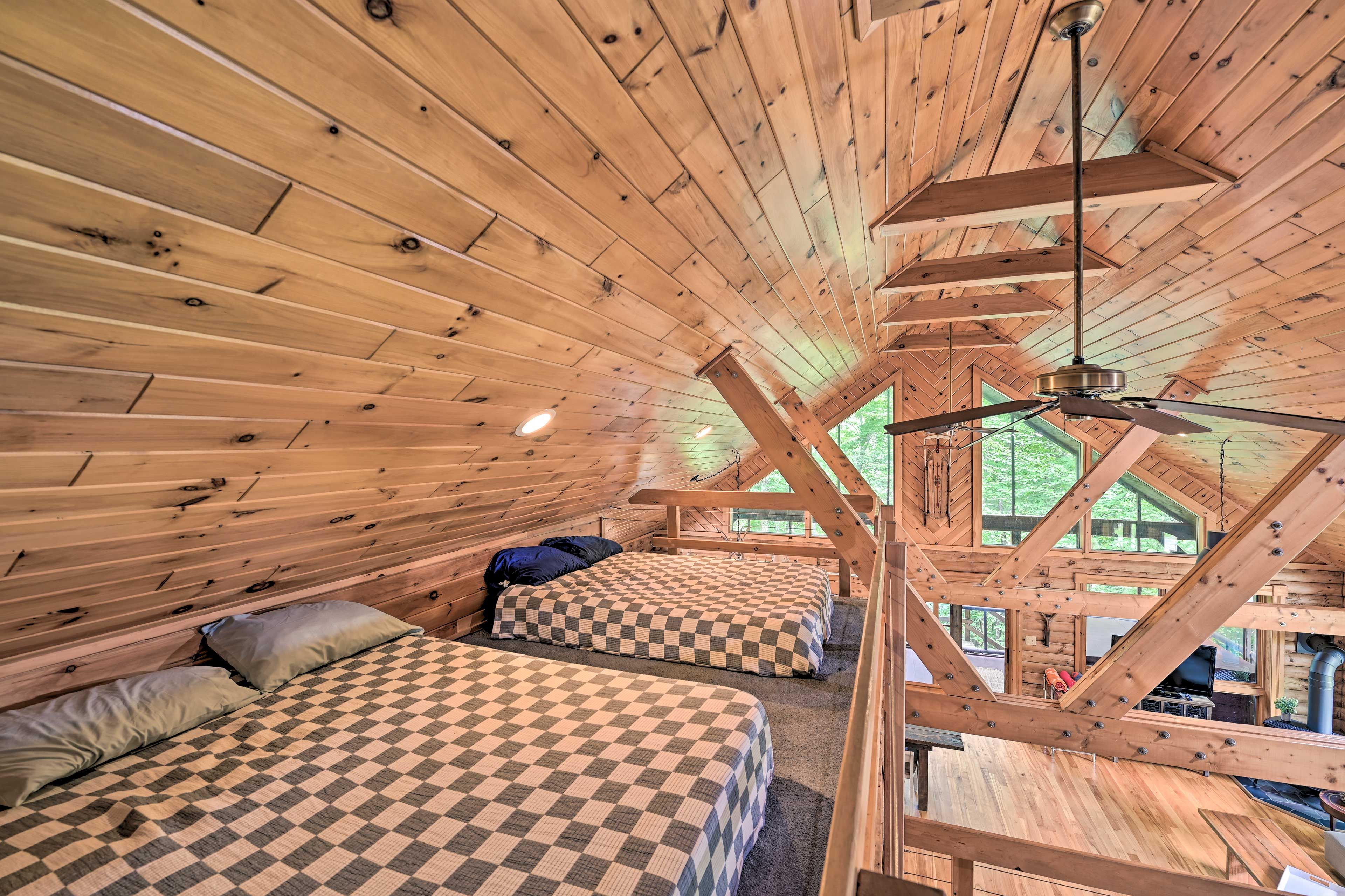Loft | 2 Full Beds