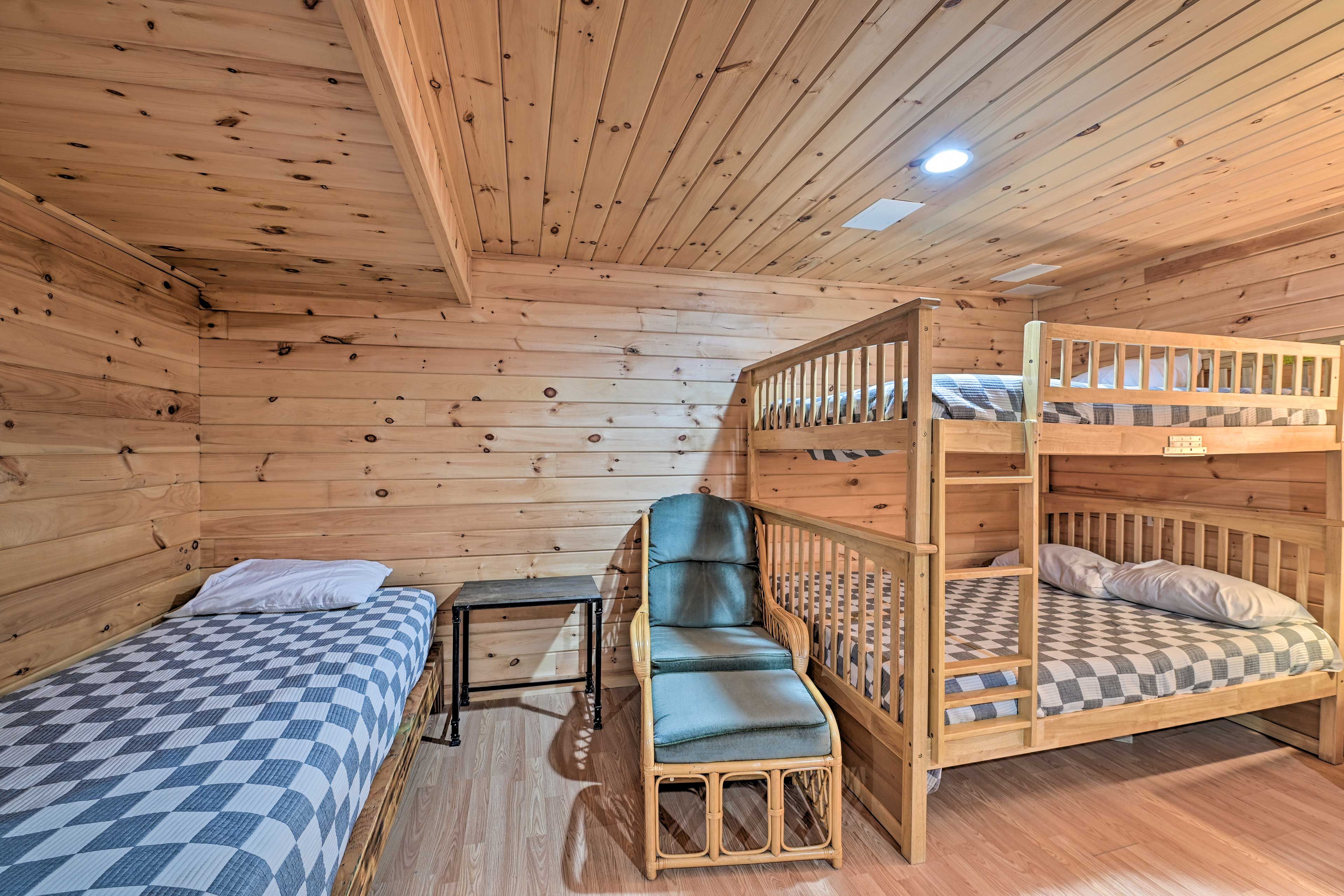 Bedroom 5 | 2 Full Bunk Beds | 1 Twin/Full Bunk Bed | 1 Twin Bed