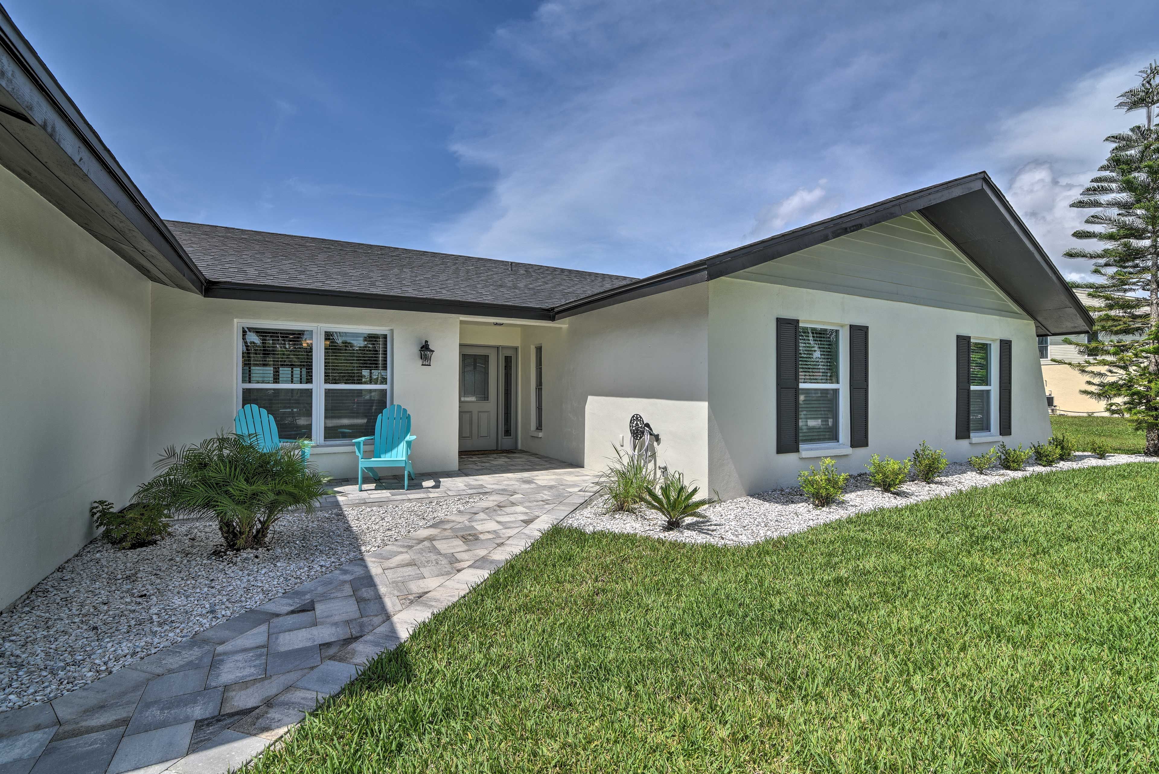 This home is a secluded retreat for birdwatchers, surfers, or families!