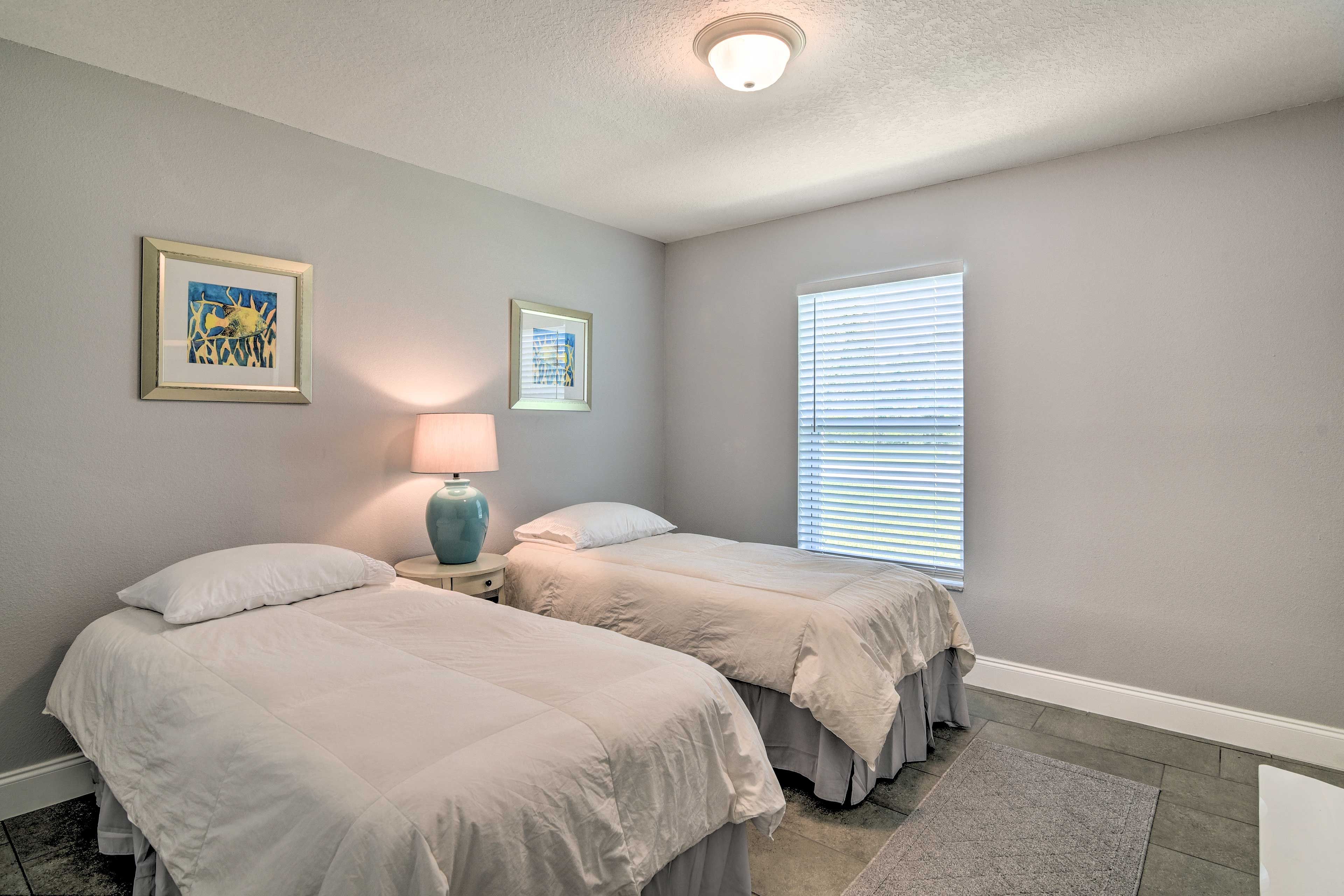 The fourth bedroom features 2 twin-size beds.