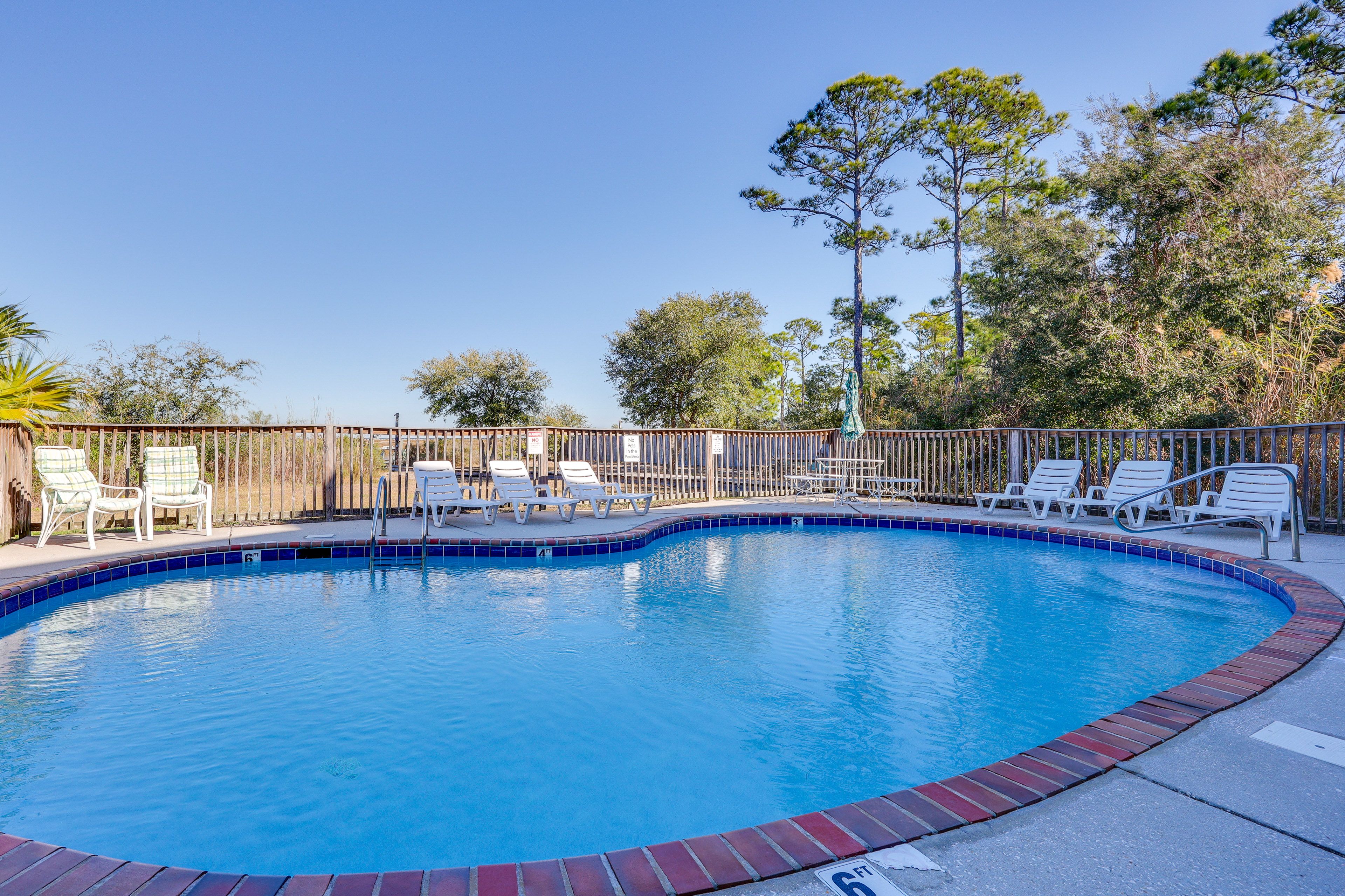 Bayou Heron | Community Pool