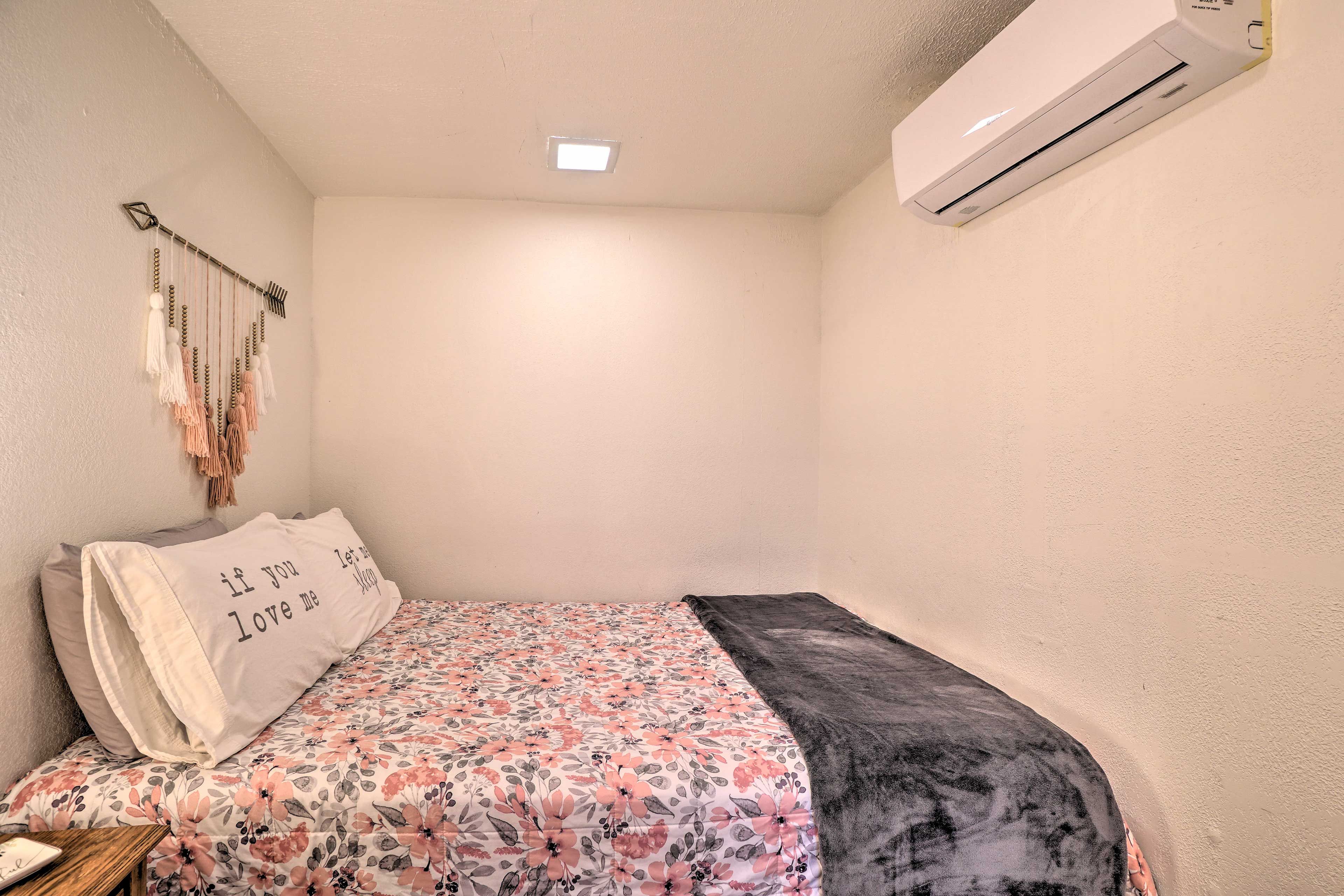 Bedroom Nook | Queen Bed