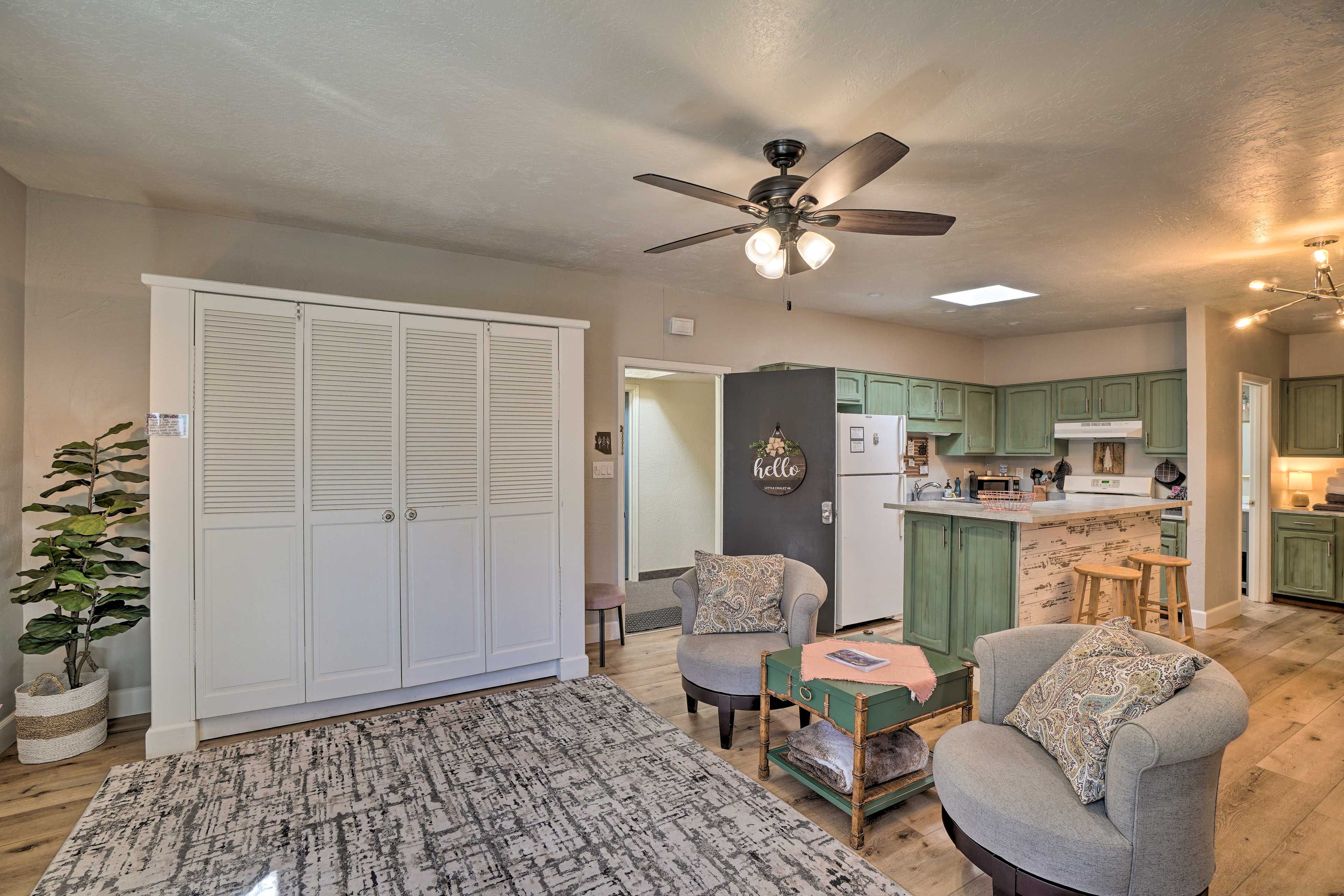 Living Room | Smart TV | Gas Fireplace