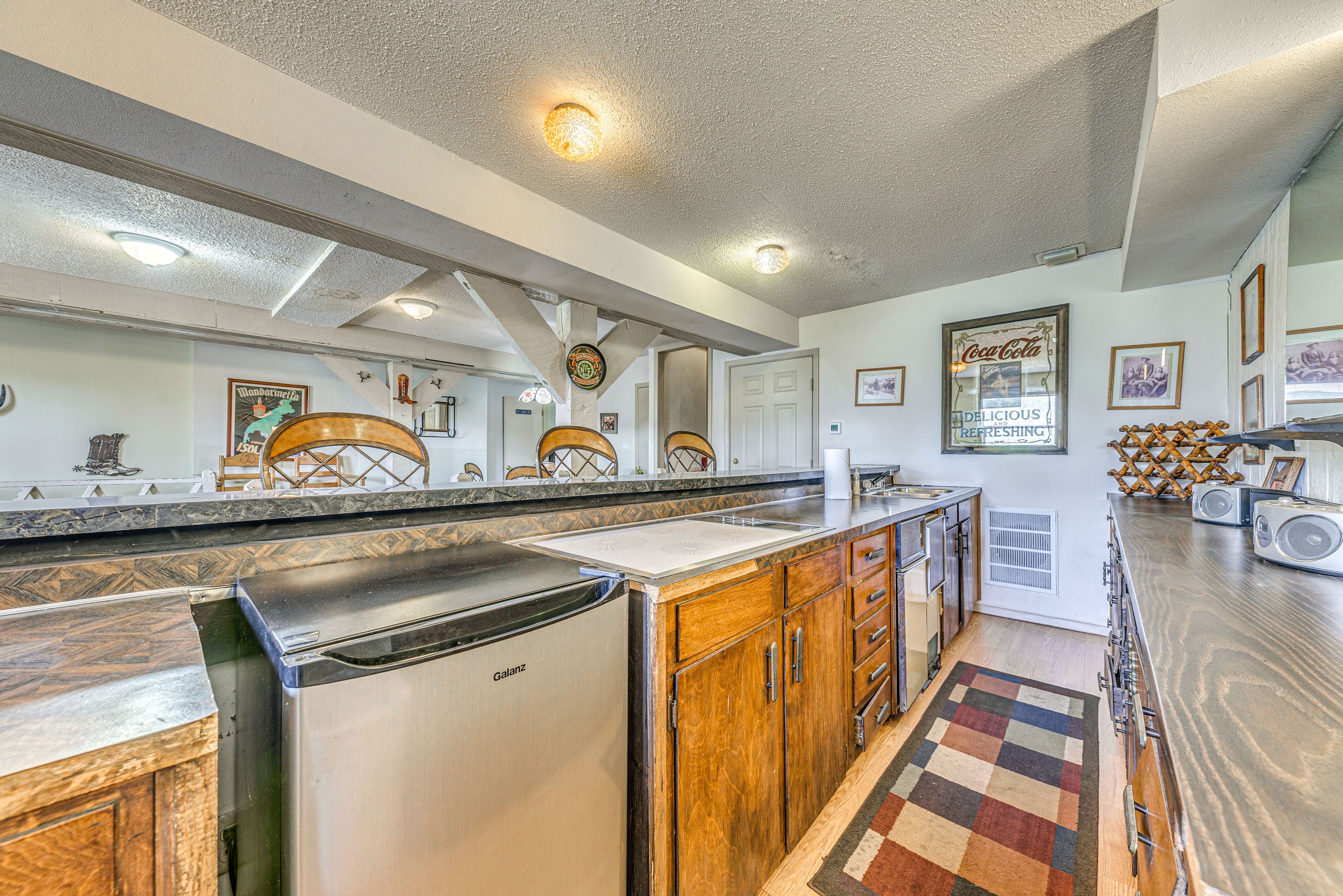 Wet Bar | Mini Fridge