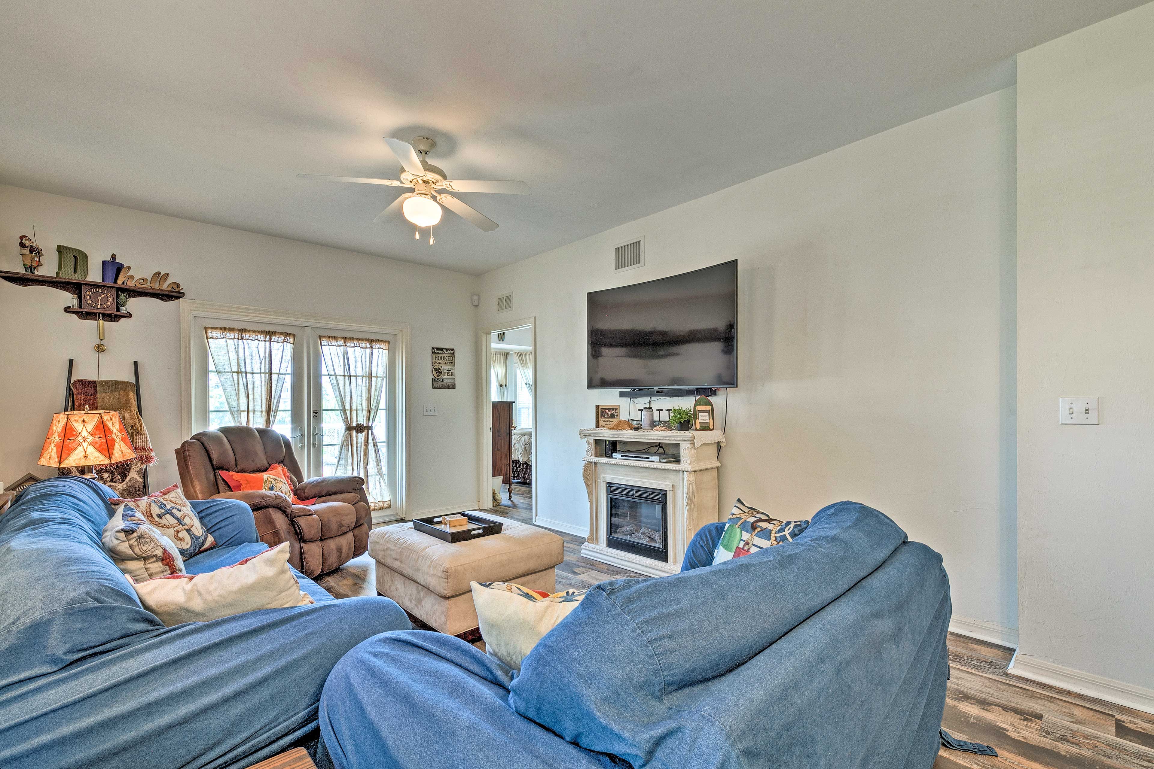 After fishing, watch your Netflix favorites on the flat-screen Smart TV.