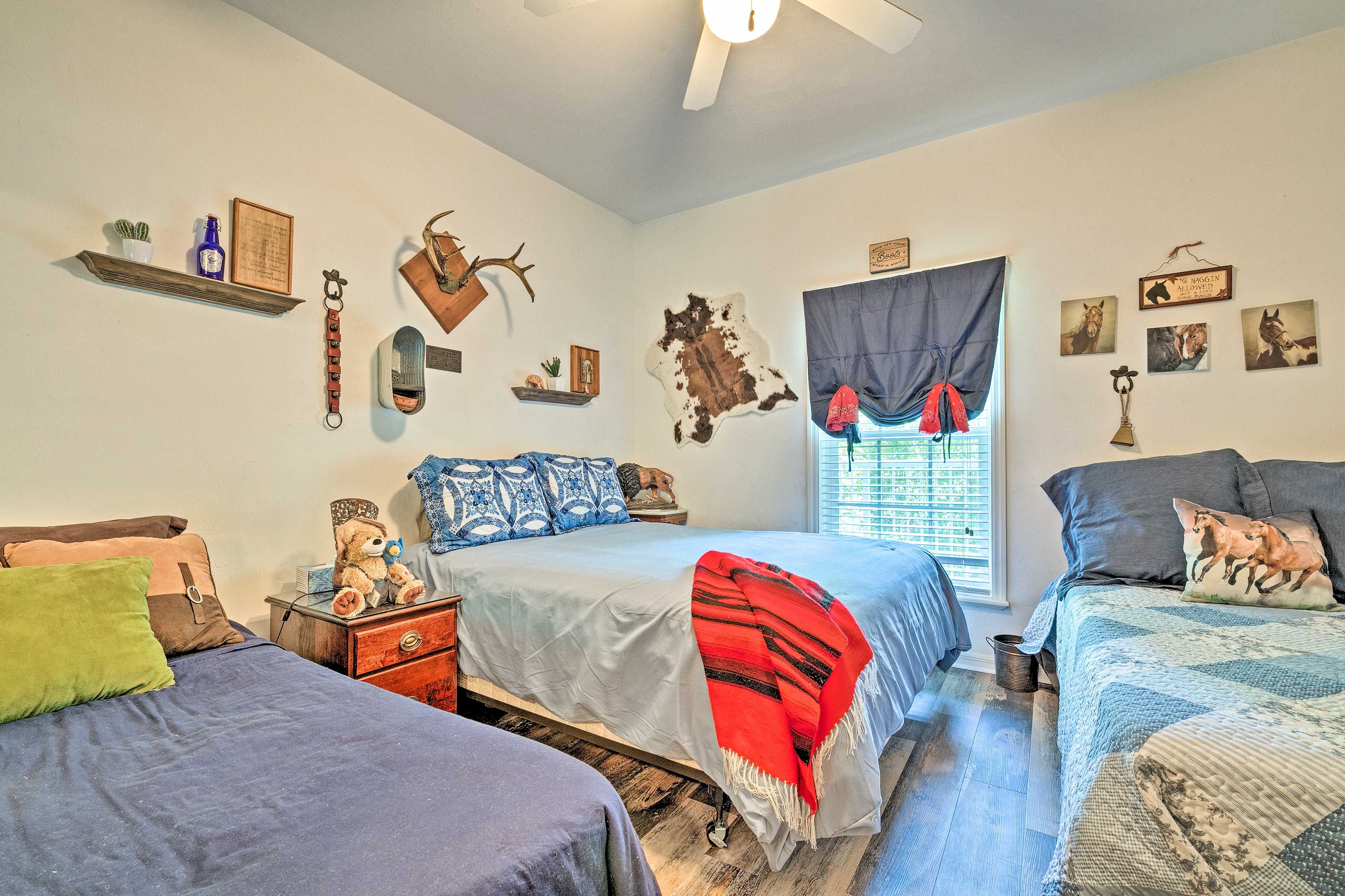 This room boasts a queen bed and 2 twin beds.
