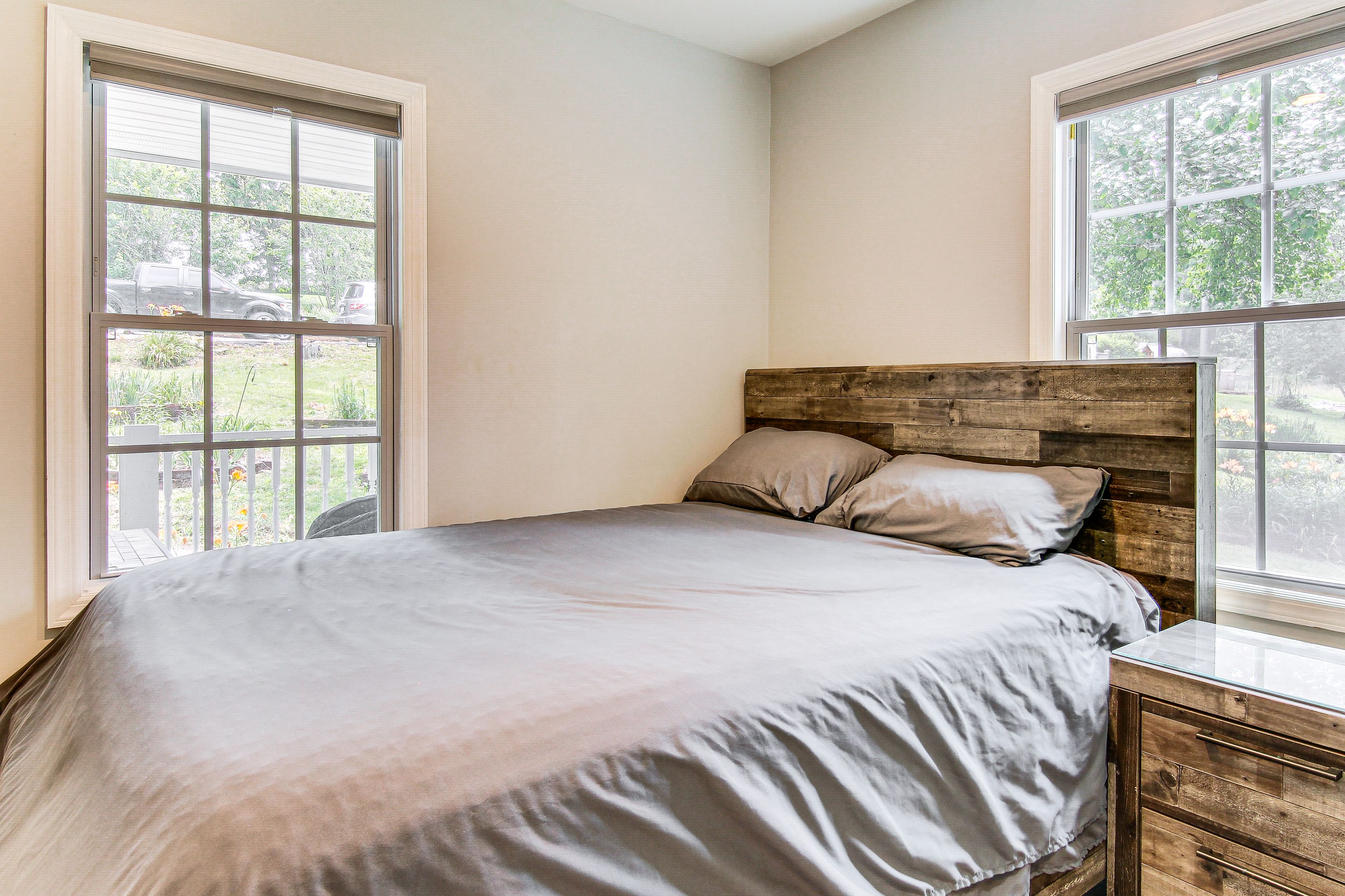 Bedroom 2 | Queen Bed