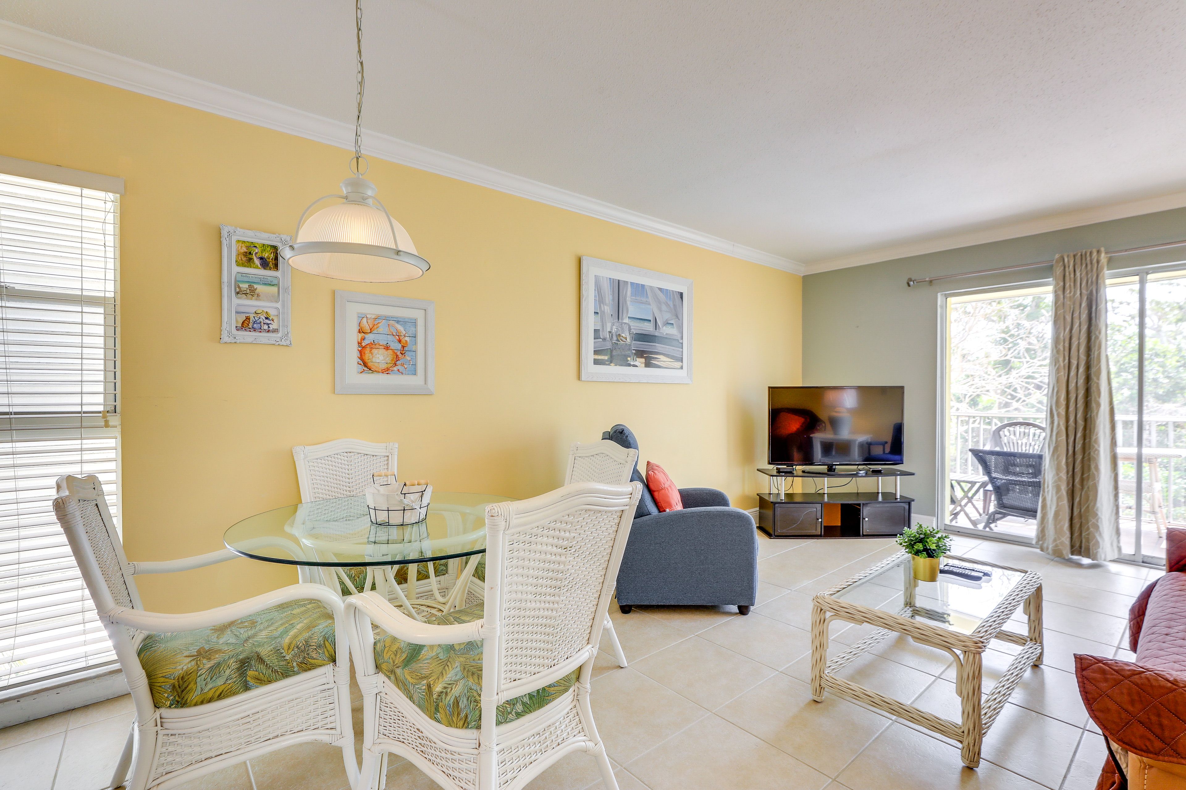 Dining Table | Dishware & Flatware Provided