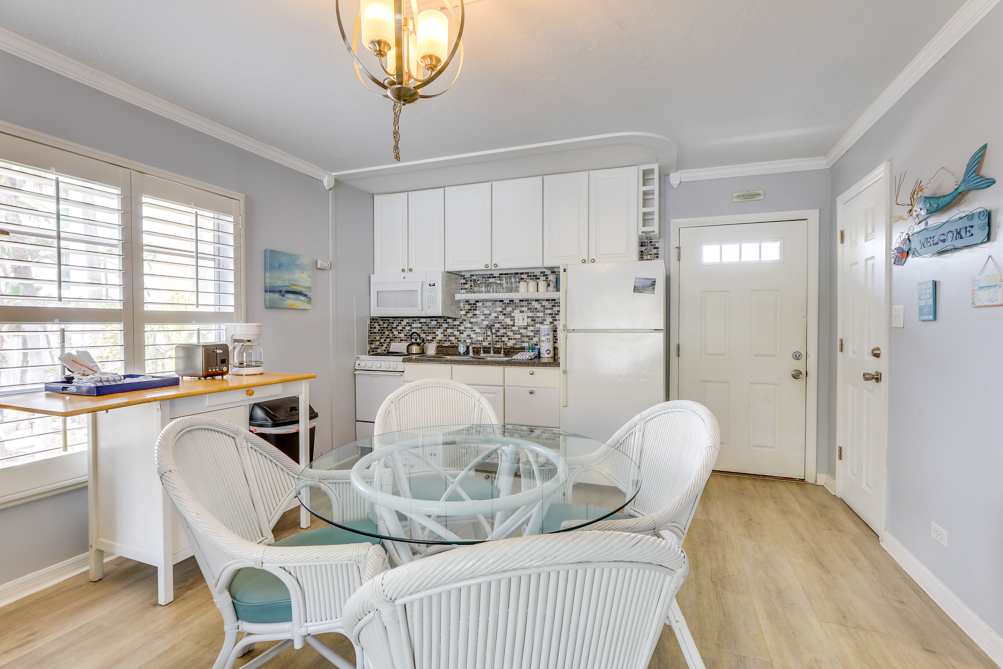Dining Room | Dishware/Flatware Provided