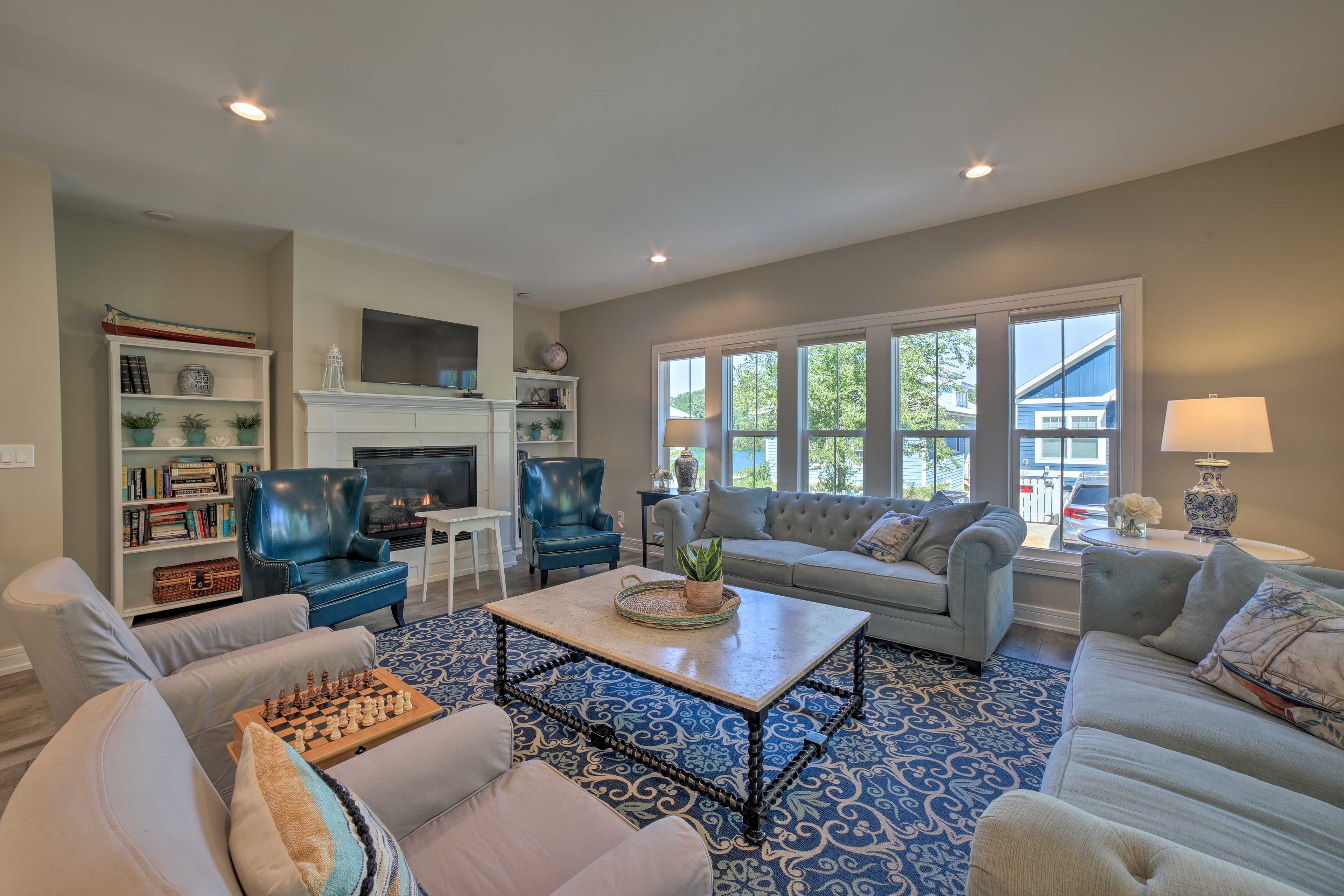 Living Room | Free WiFi | Gas Fireplace | Smart TVs | Air Conditioning