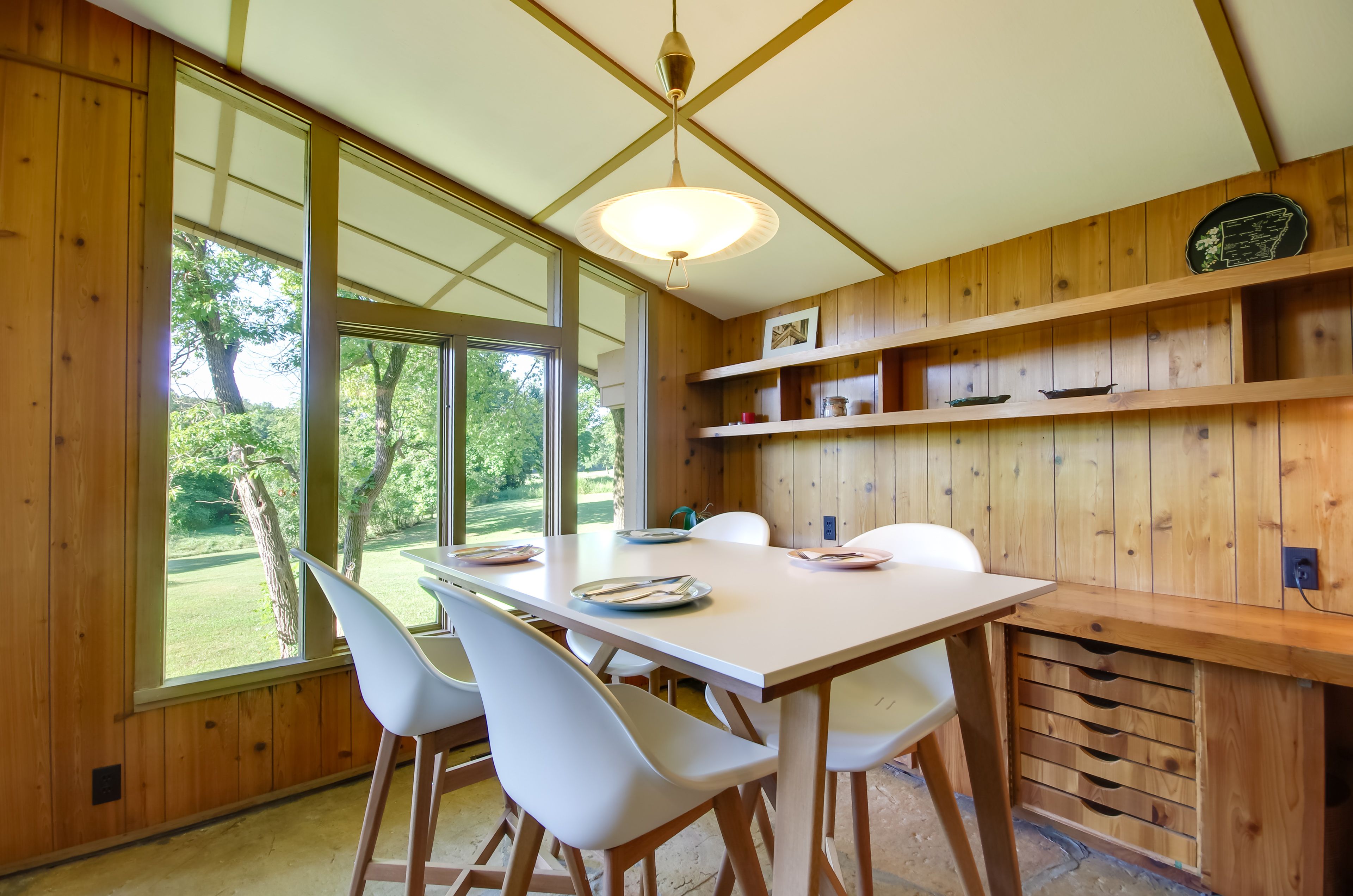 Dining Table | Dishware & Flatware Provided