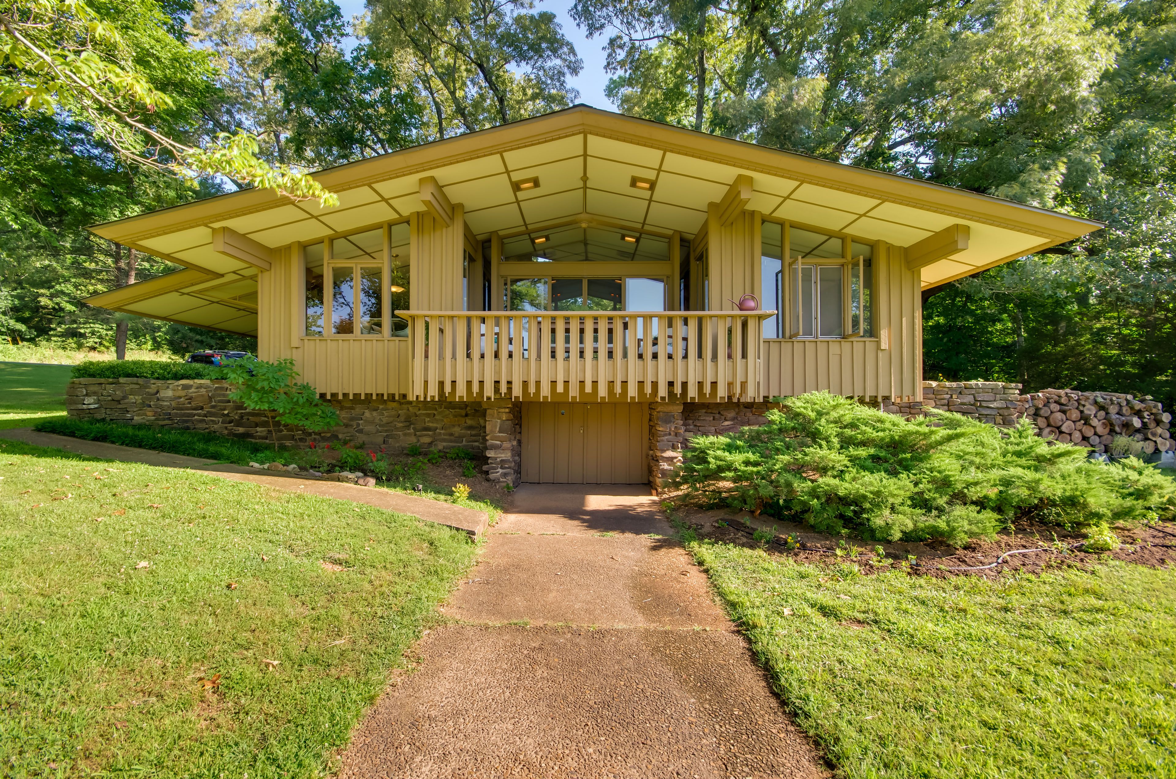Cherokee Village Vacation Rental | 1BR | 1BA | 1,050 Sq Ft | Stairs to Enter