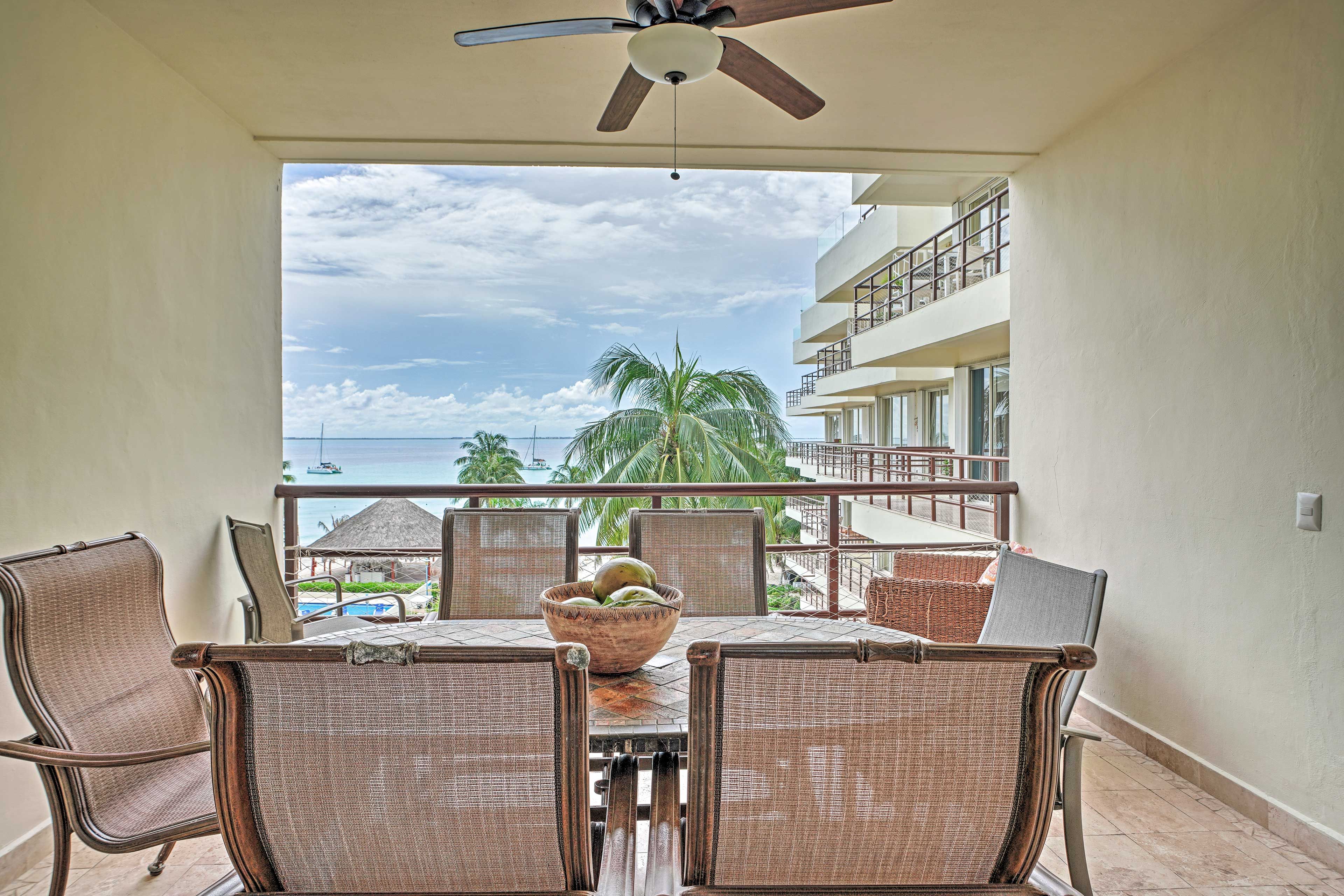 Balcony | Outdoor Dining