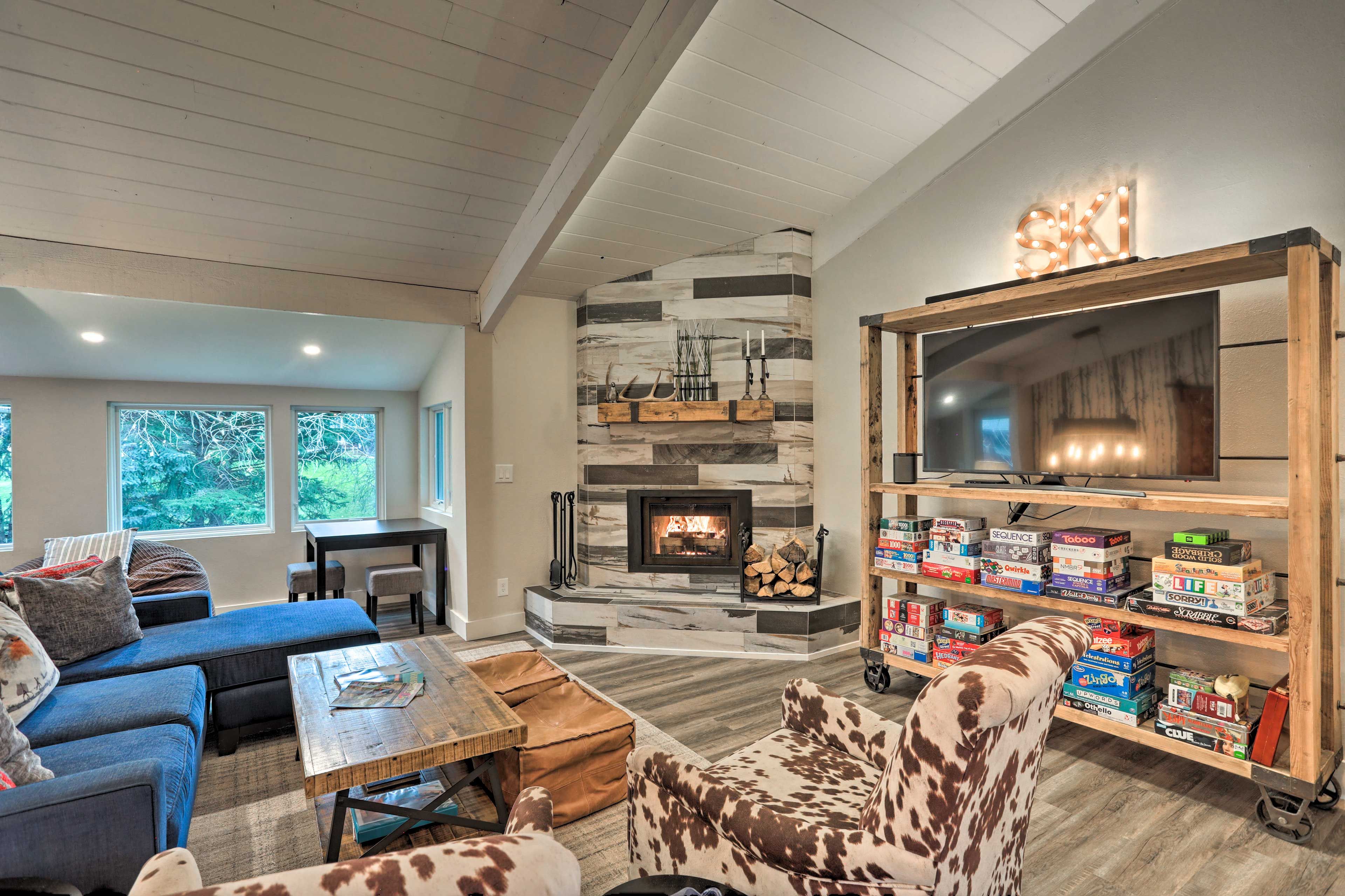 Main Living Area | Smart TV | Fireplace | Board Games