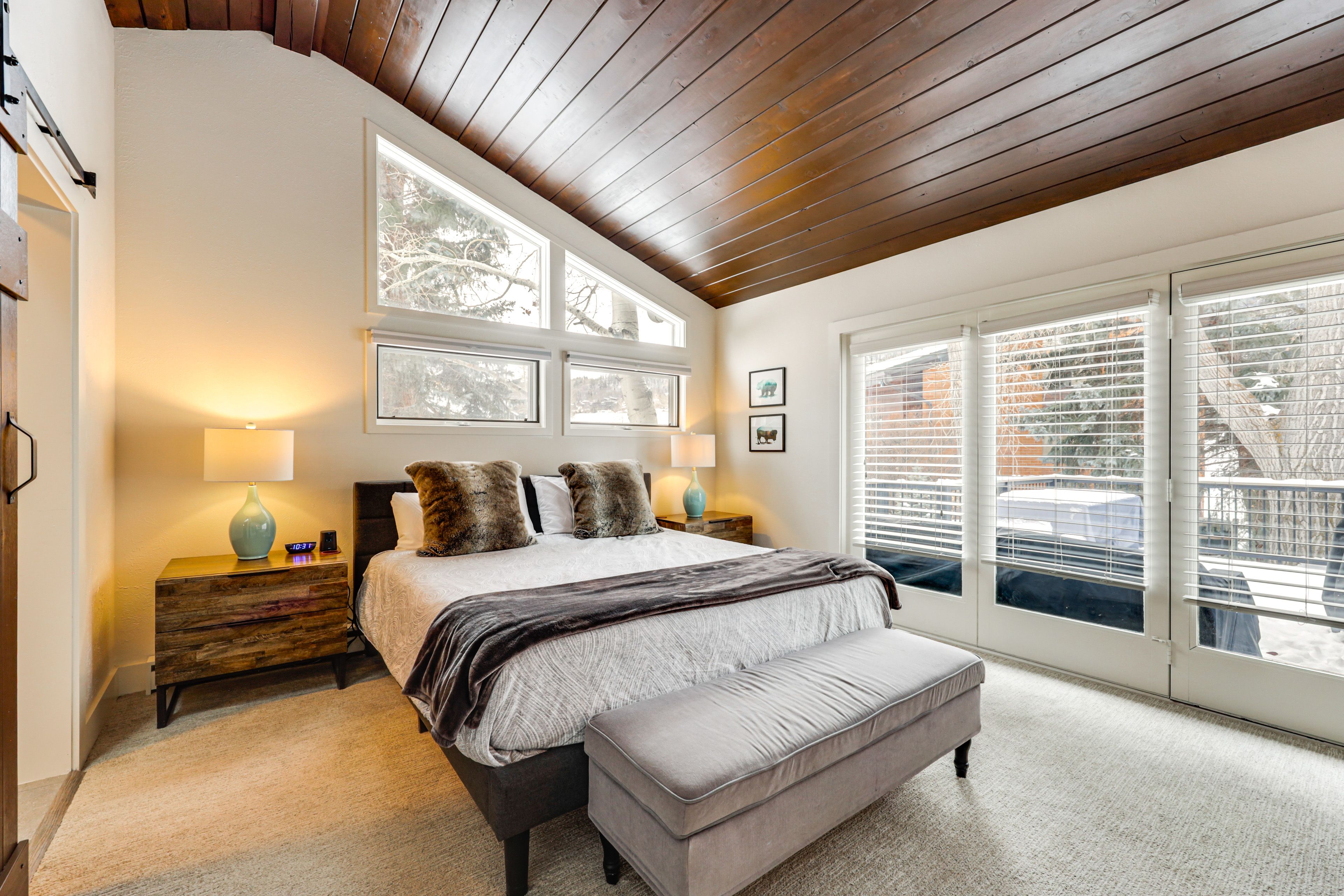 Bedroom 1 | King Bed