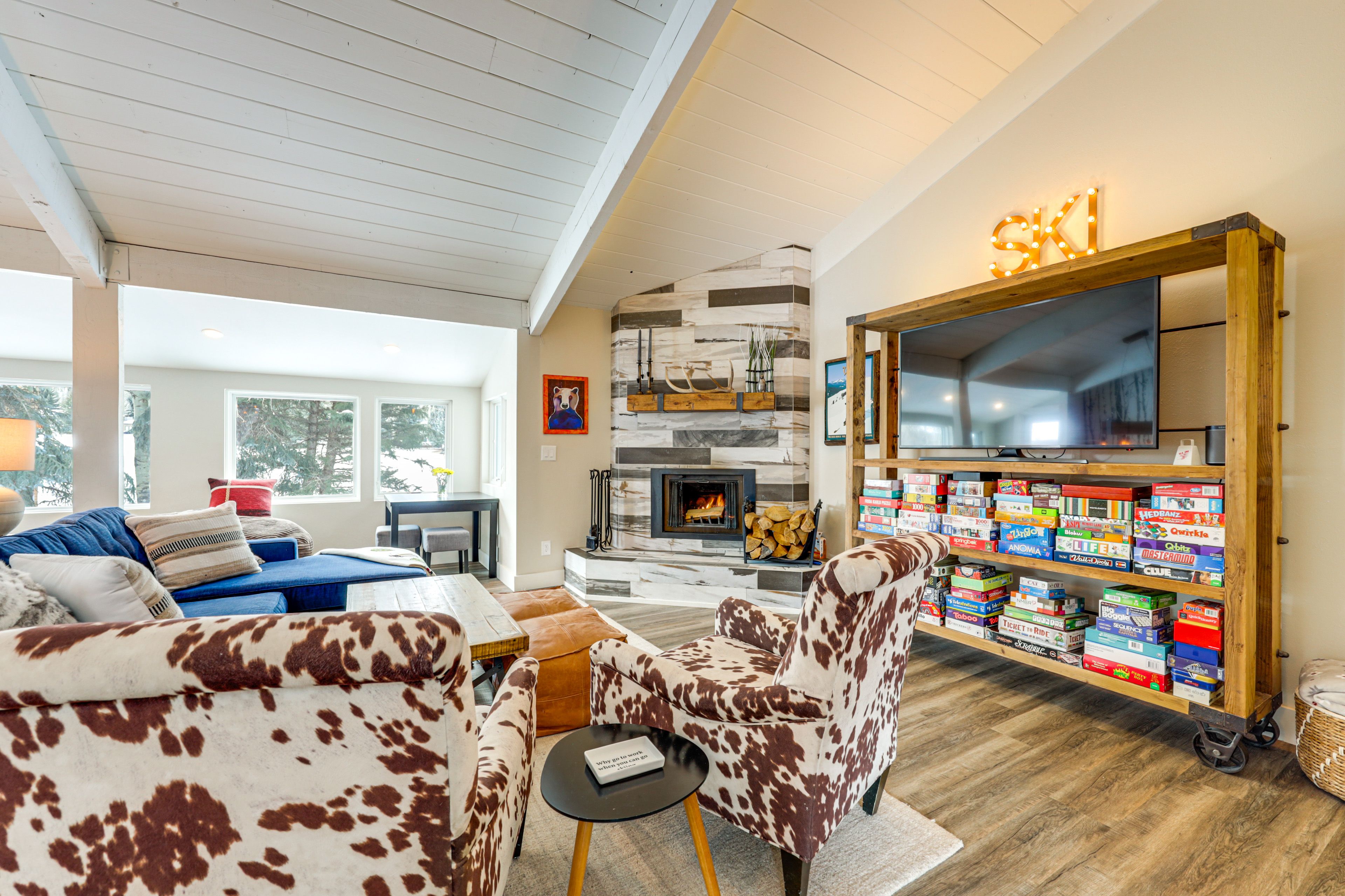 Main Living Area | Smart TV | Fireplace | Free WiFi