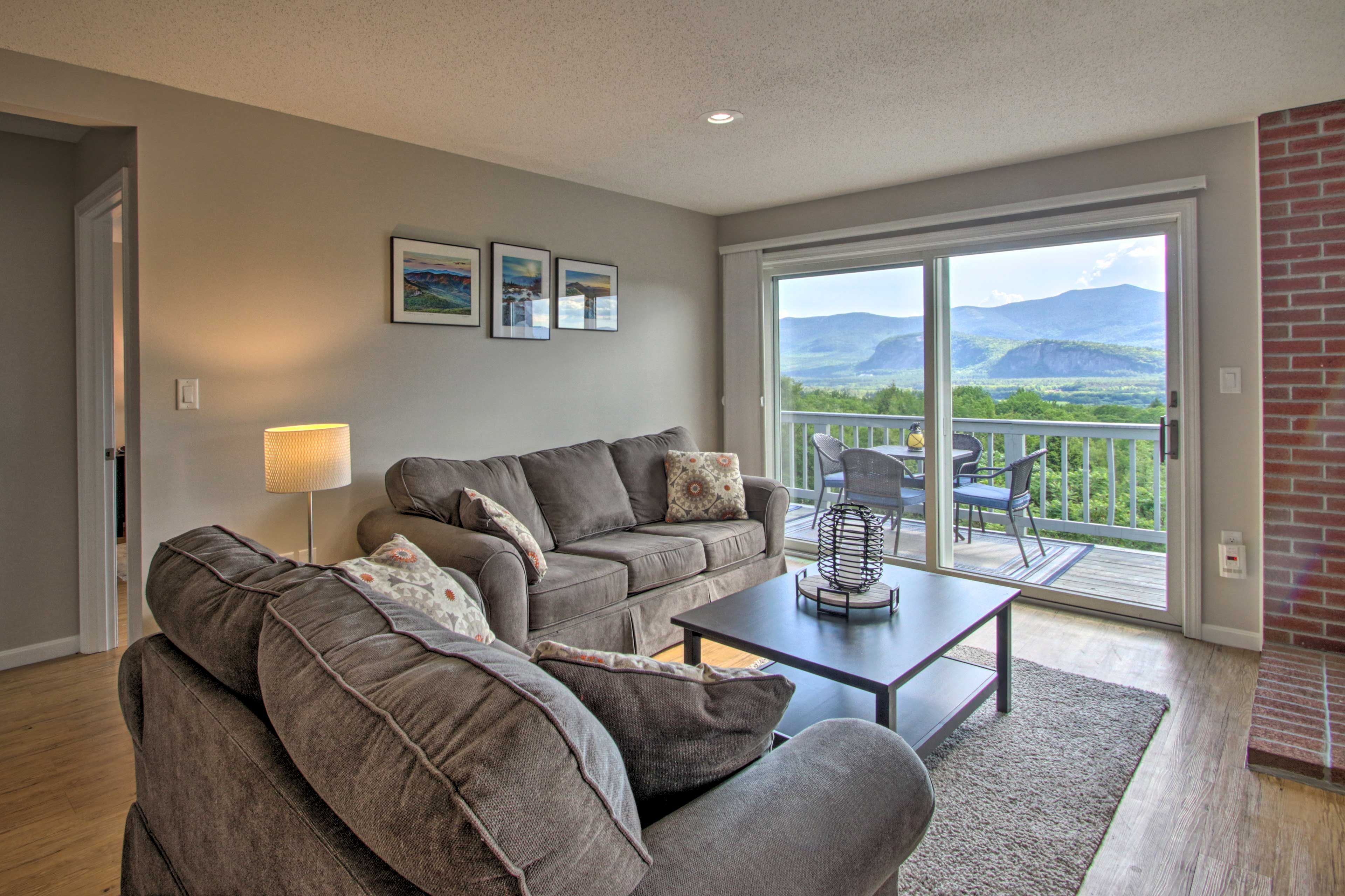 Living Room | Smart TV | Free WiFi | A/C