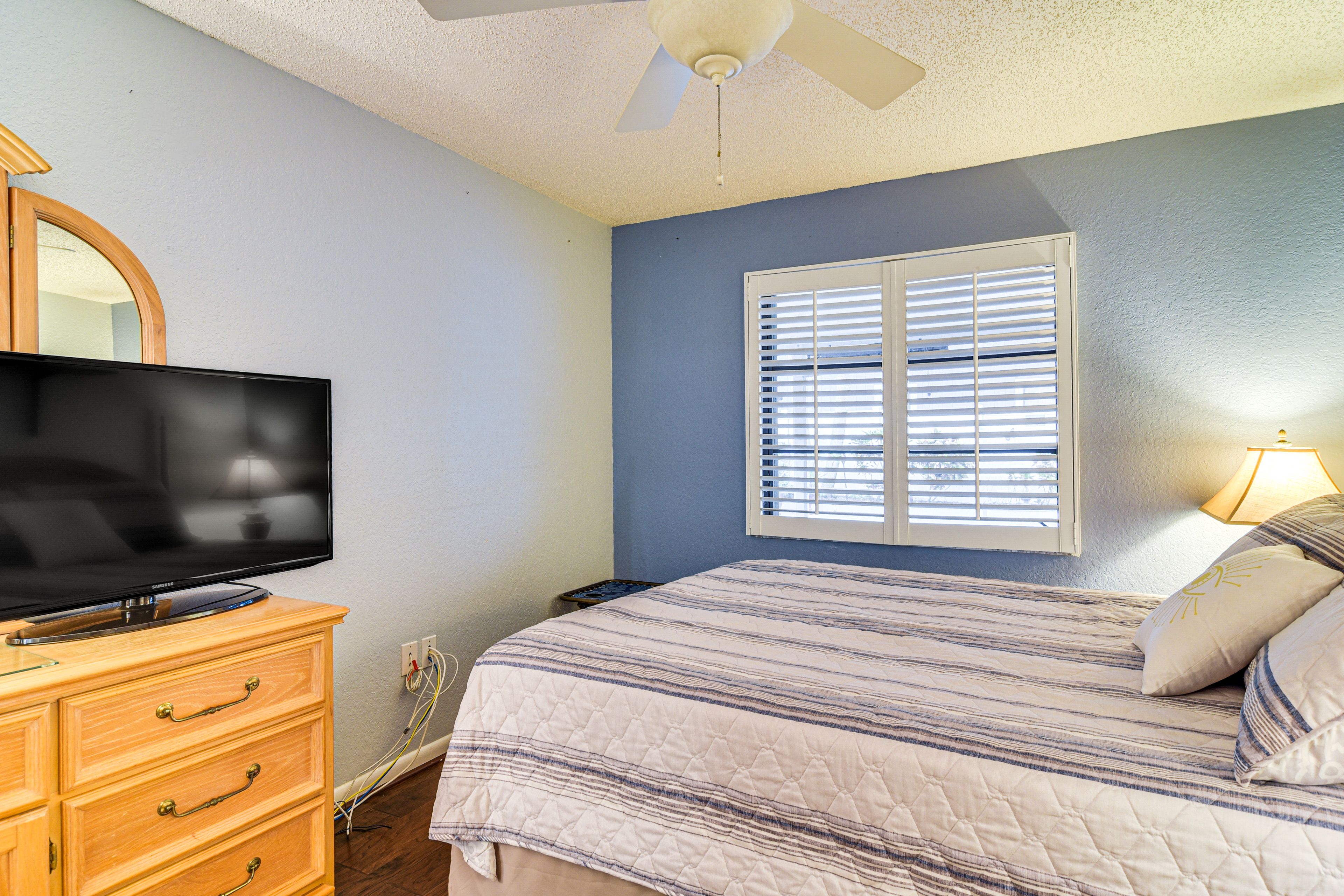 Bedroom 2 | Queen Bed