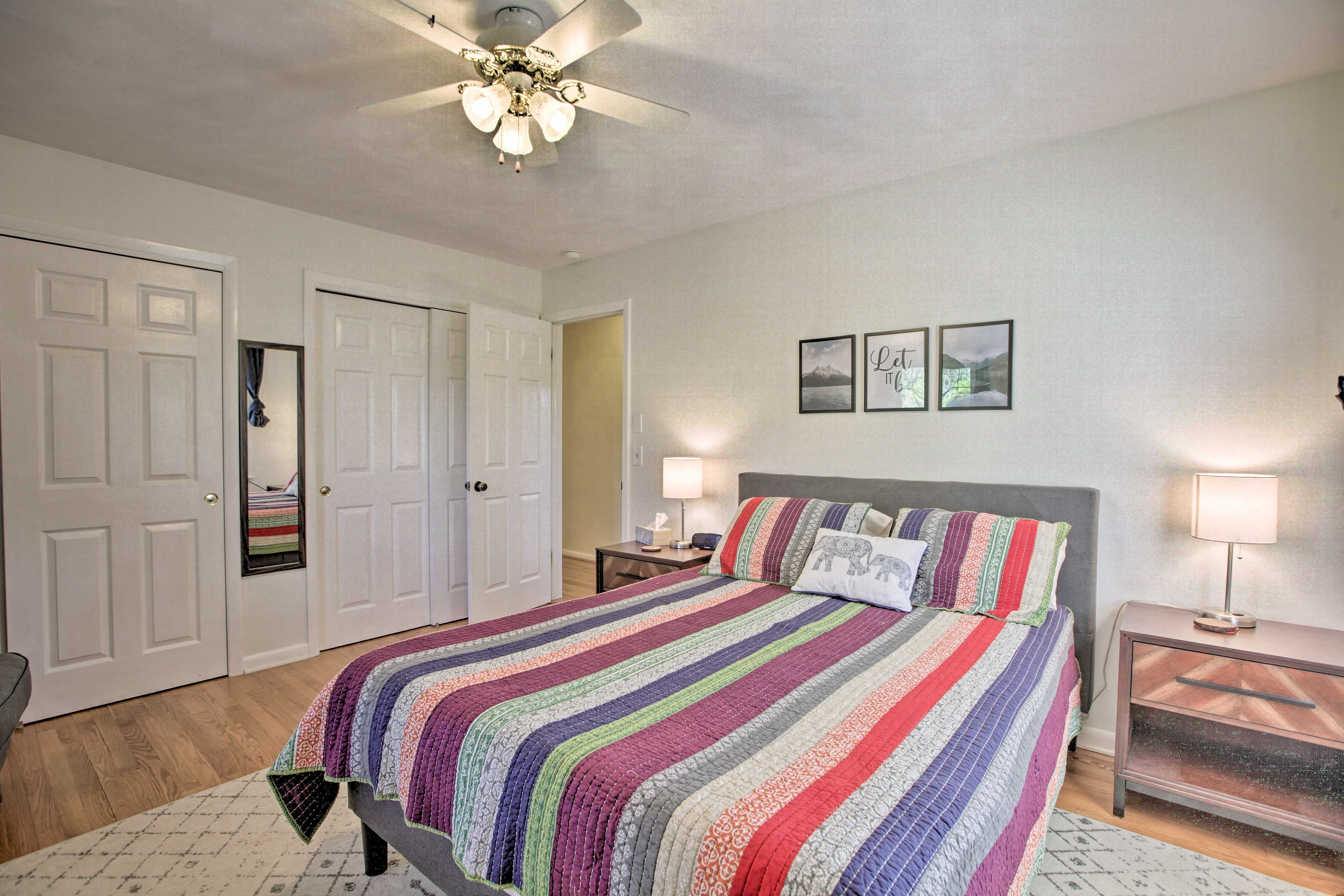 Bedroom 1 | Queen Bed