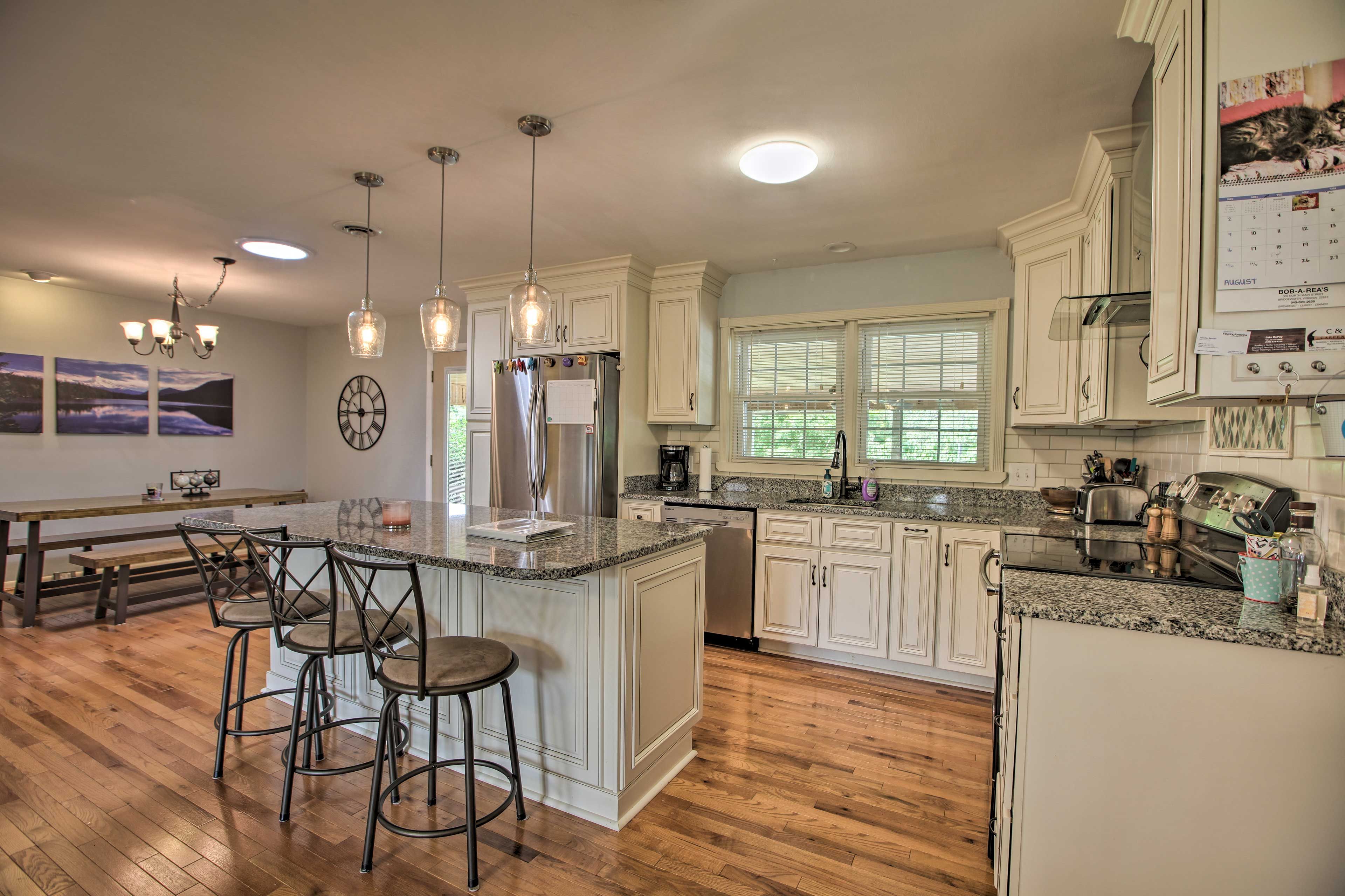 Fully Equipped Kitchen | Dishware/Flatware
