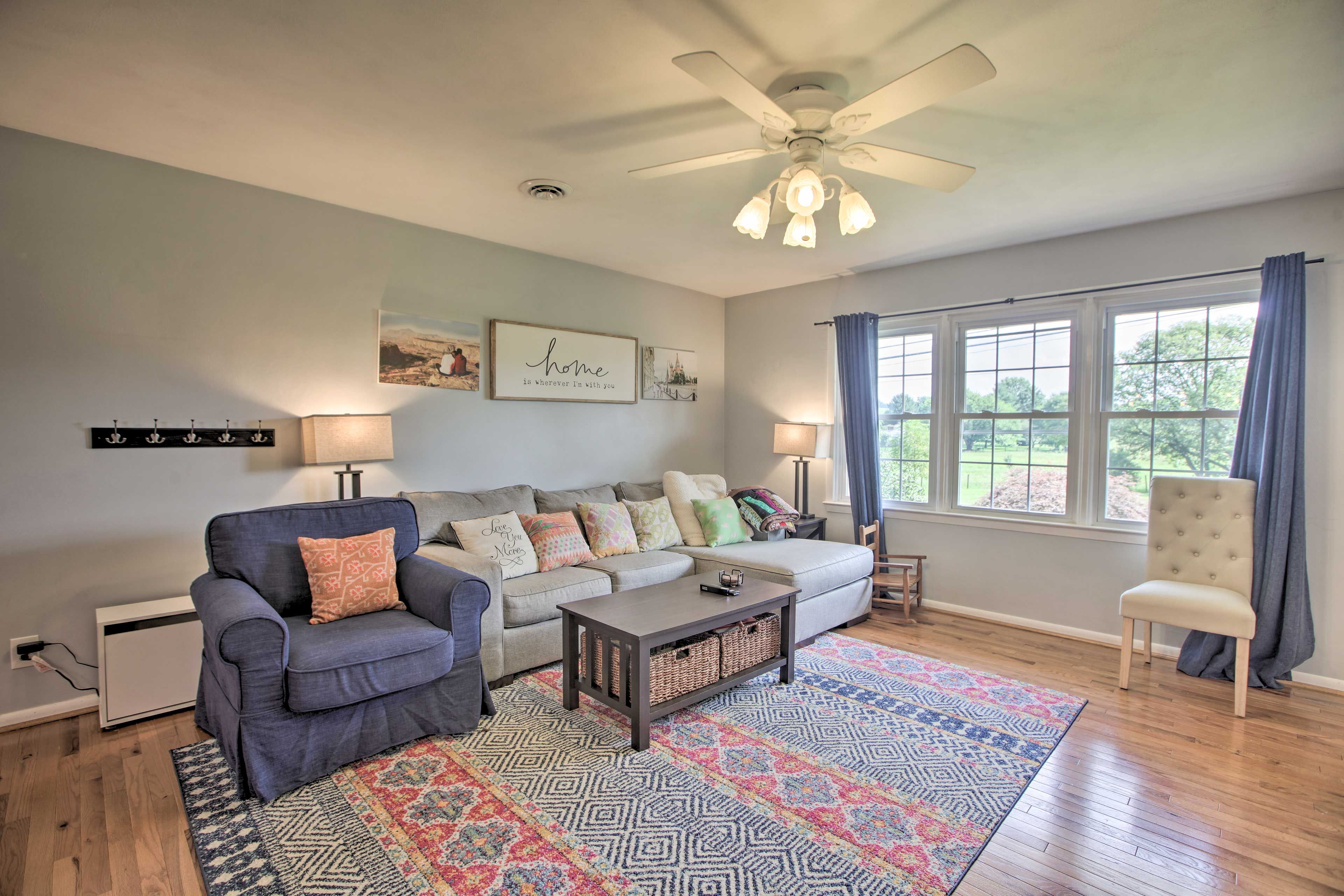 Living Room | Smart TV | Free WiFi