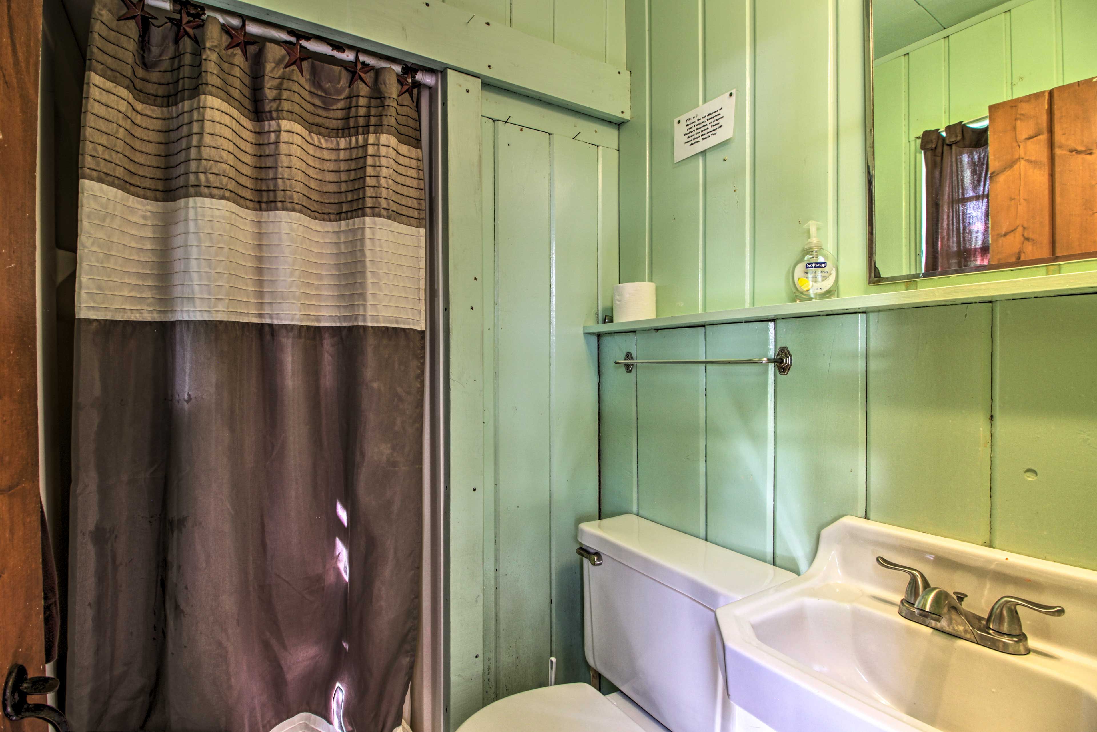You'll find a shower in this full bathroom.