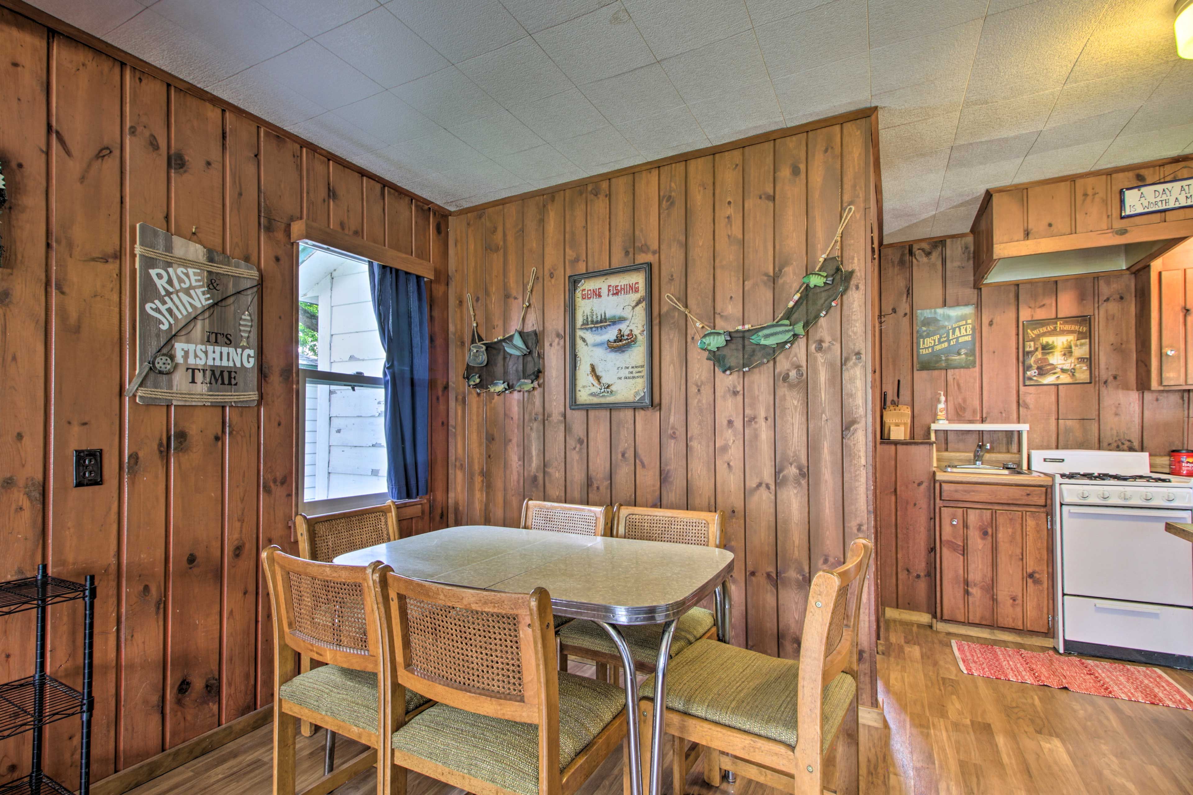 Dining Table | Dishware & Flatware Provided