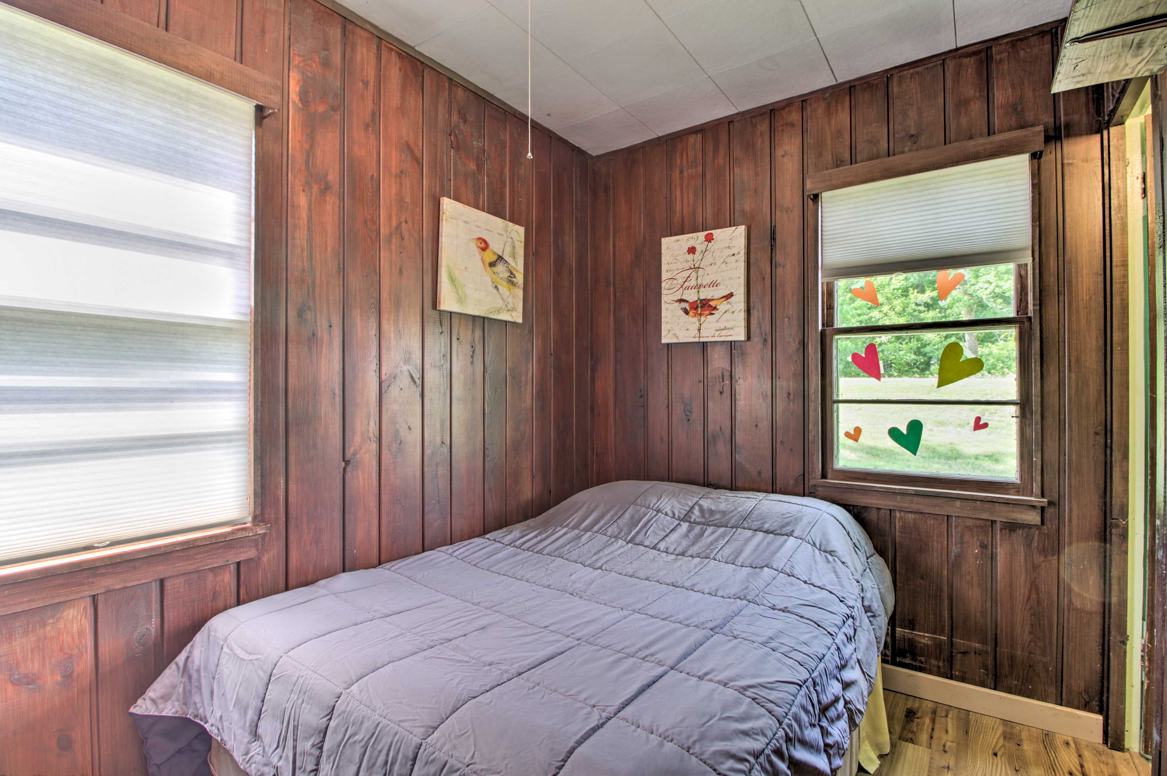 Bedroom | Full Bed | Linens Provided