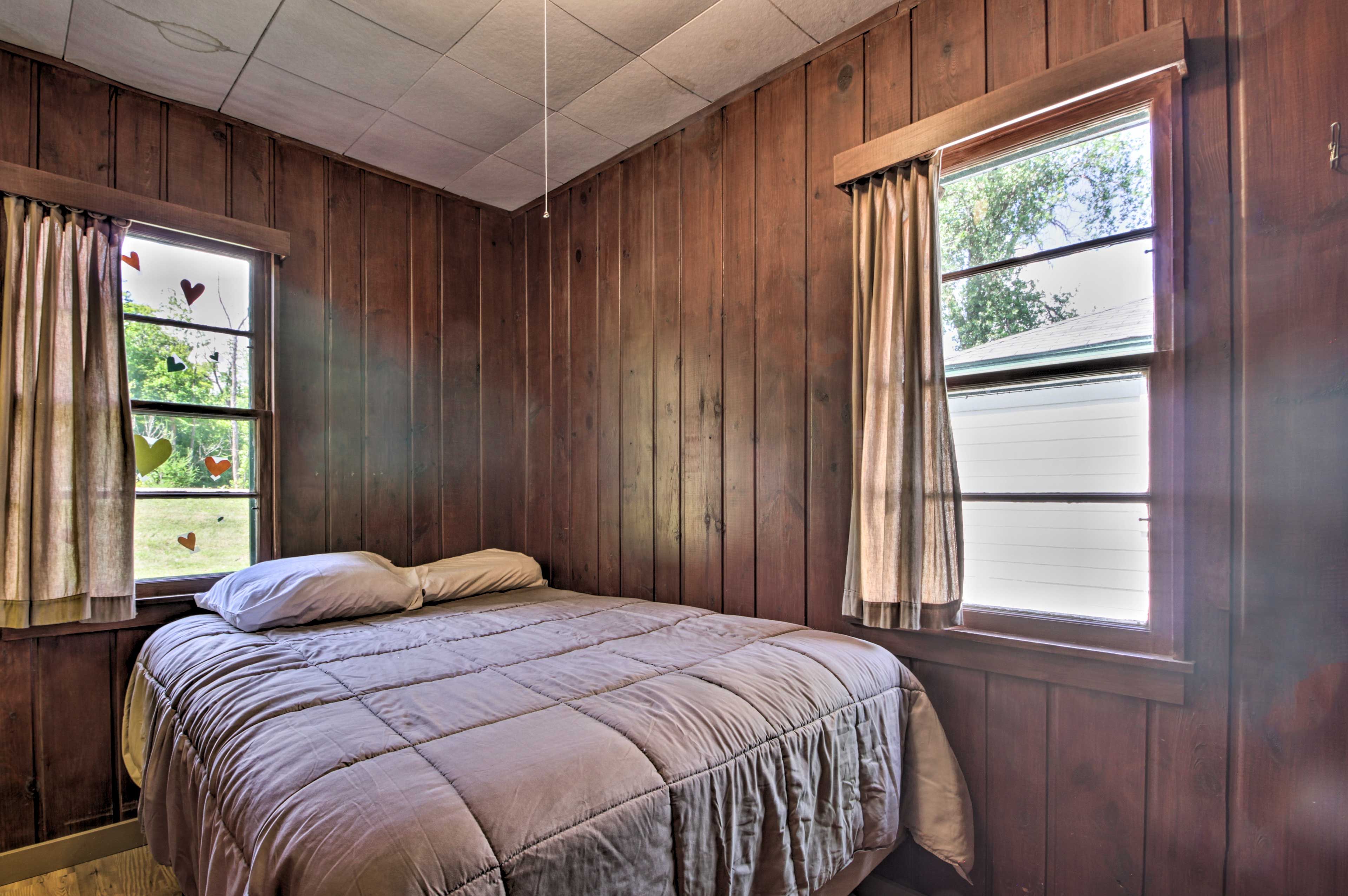 Bedroom 1 | Full Bed | Linens Provided