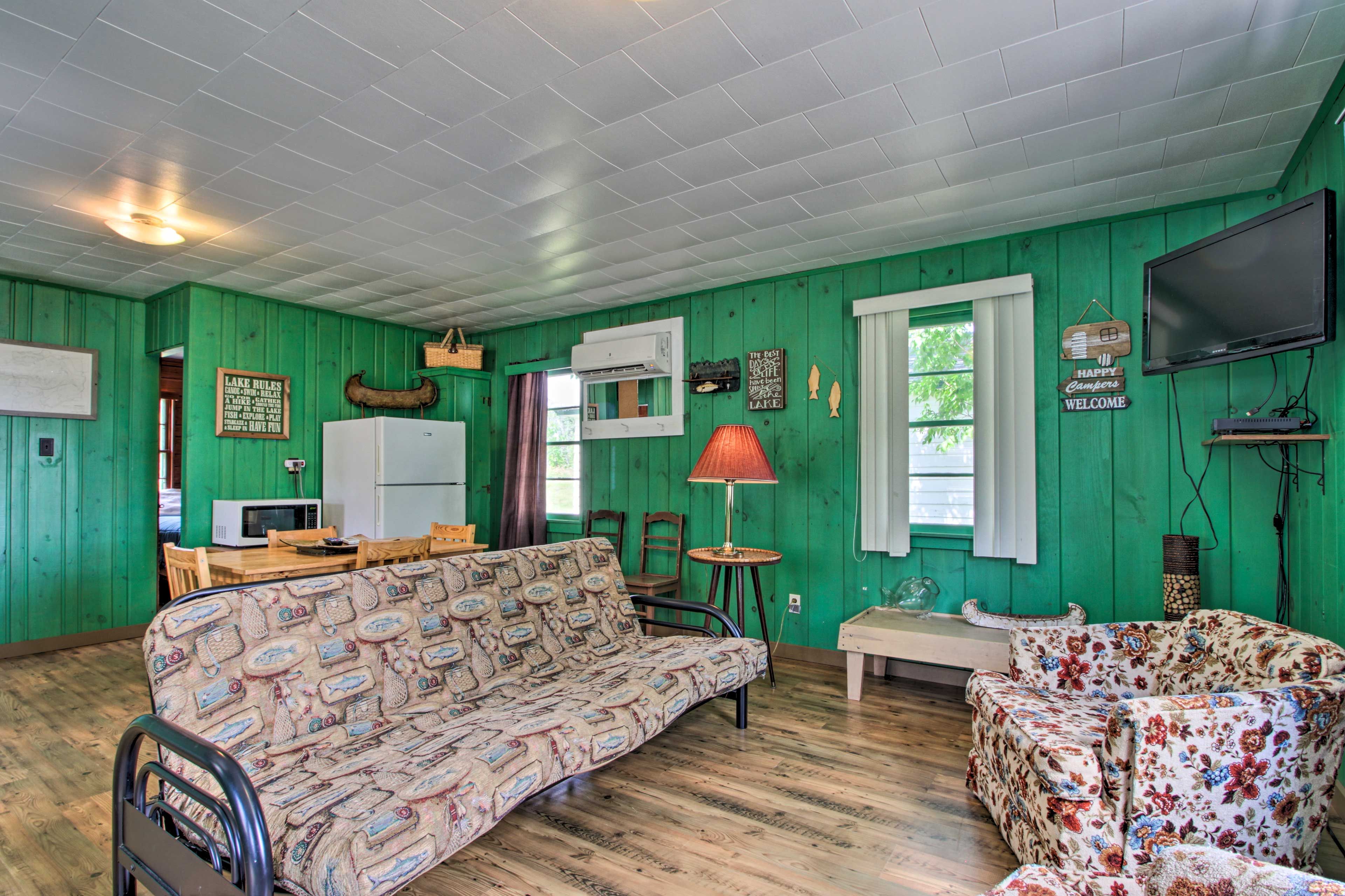 Living Room | Futon | Free WiFi | Smart TV
