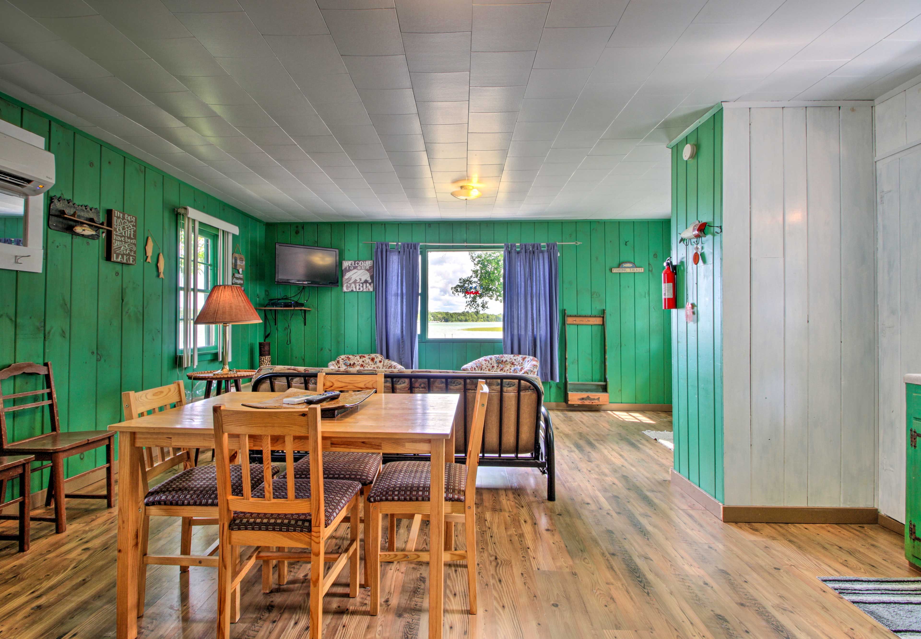 Dining Table | Dishware & Flatware Provided