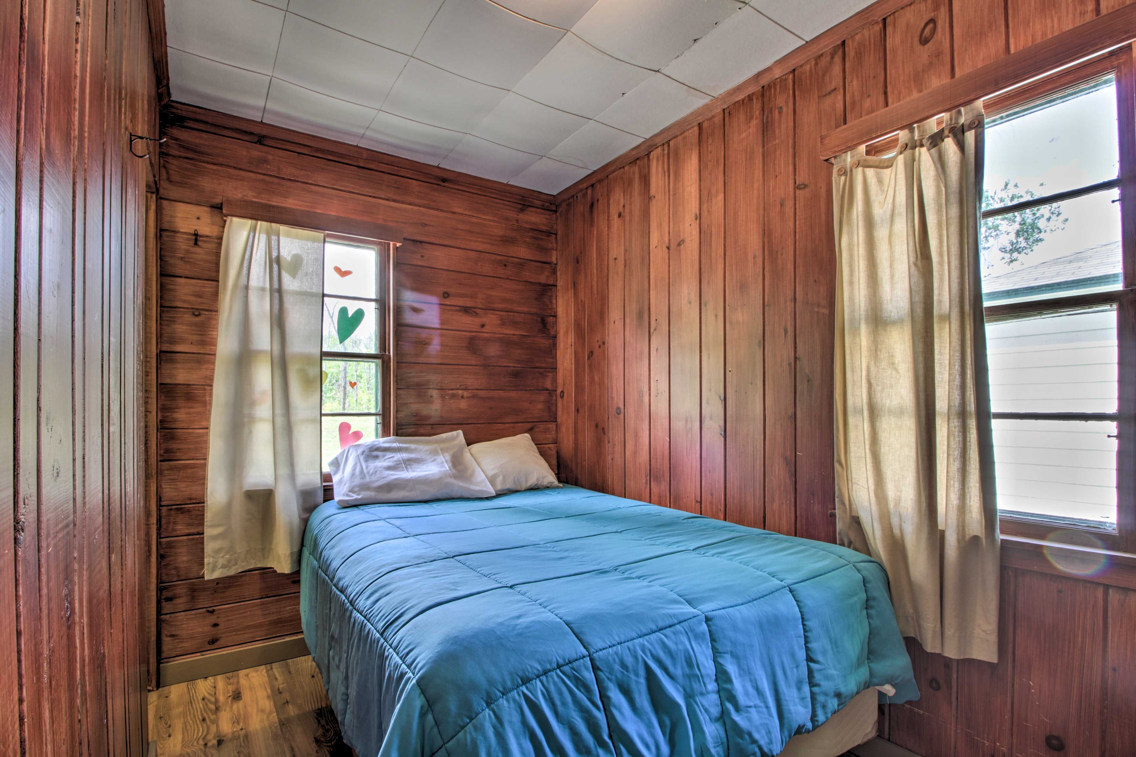 Bedroom 1 | Full Bed | Linens Provided