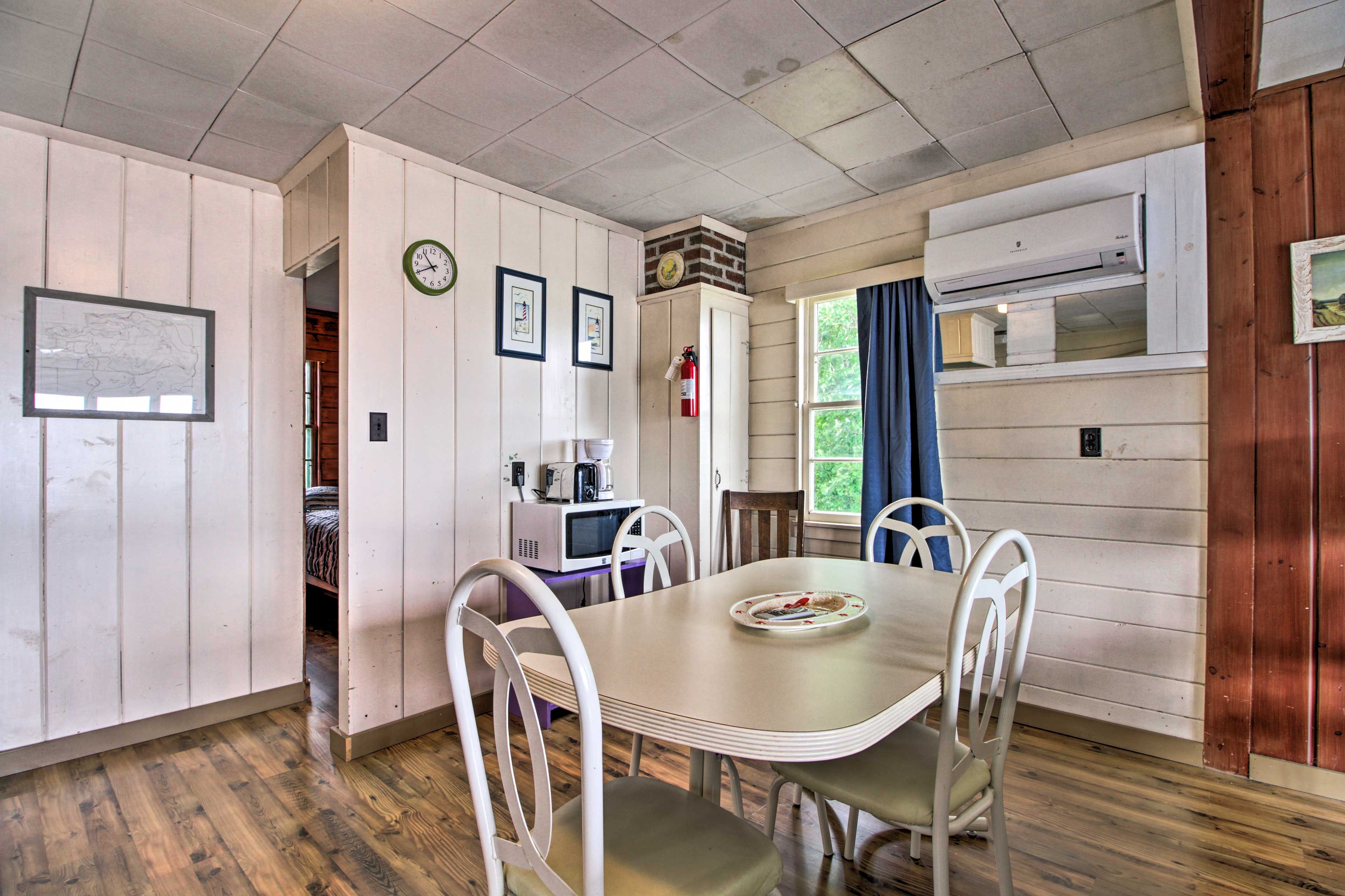 Dining Table | Dishware & Flatware Provided