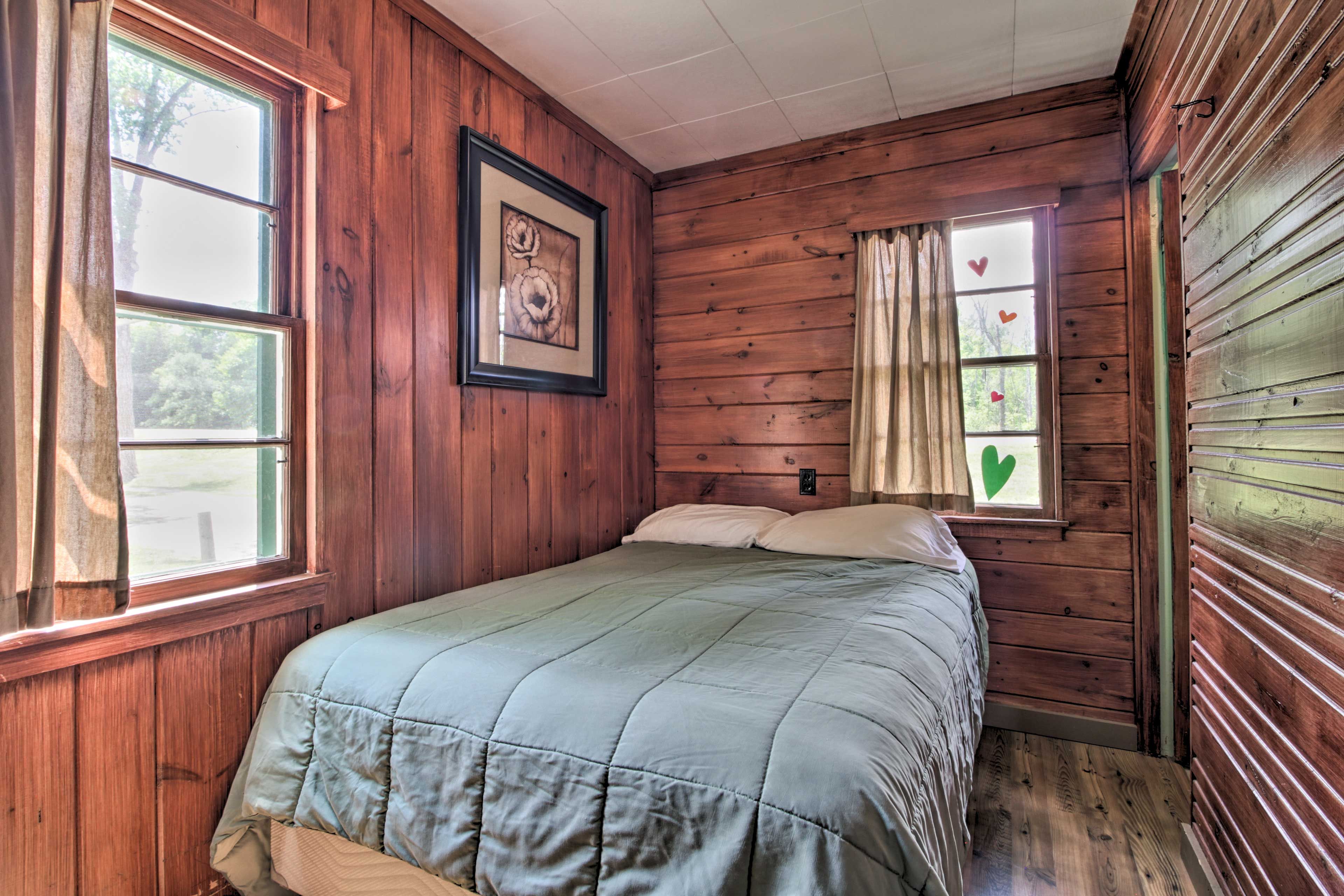 Bedroom 1 | Full Bed | Linens Provided