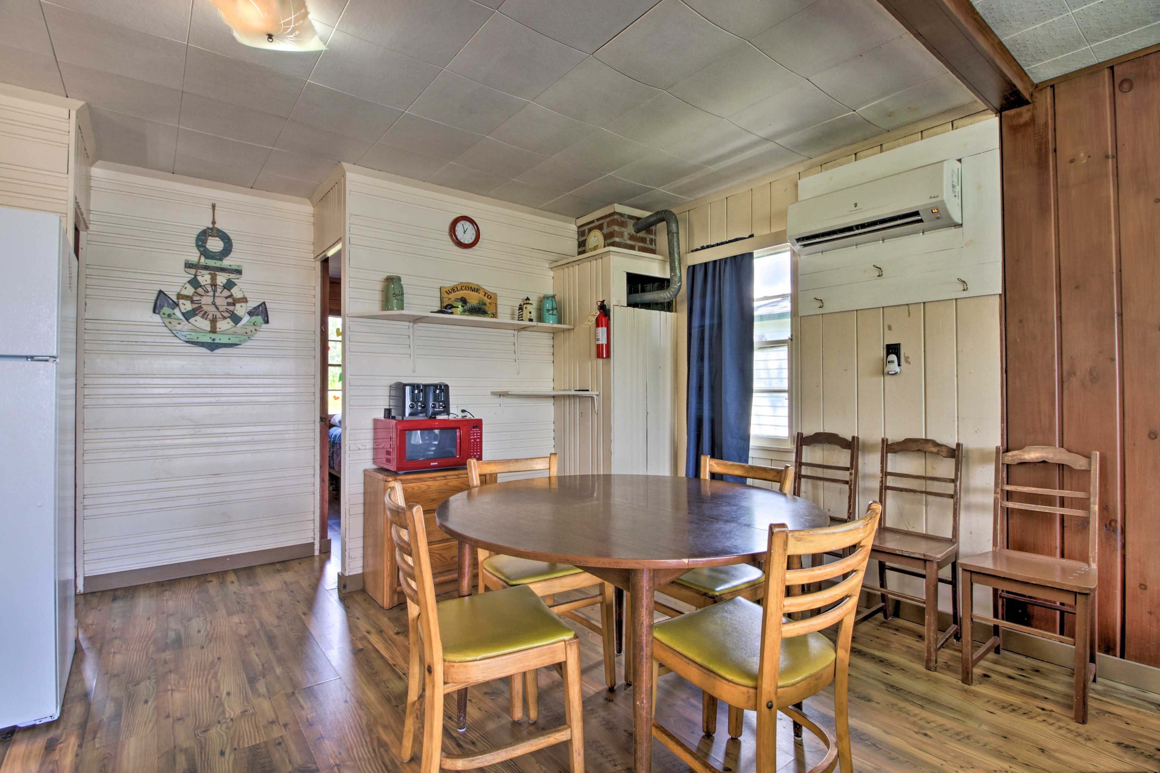 Dining Table | Dishware & Flatware Provided