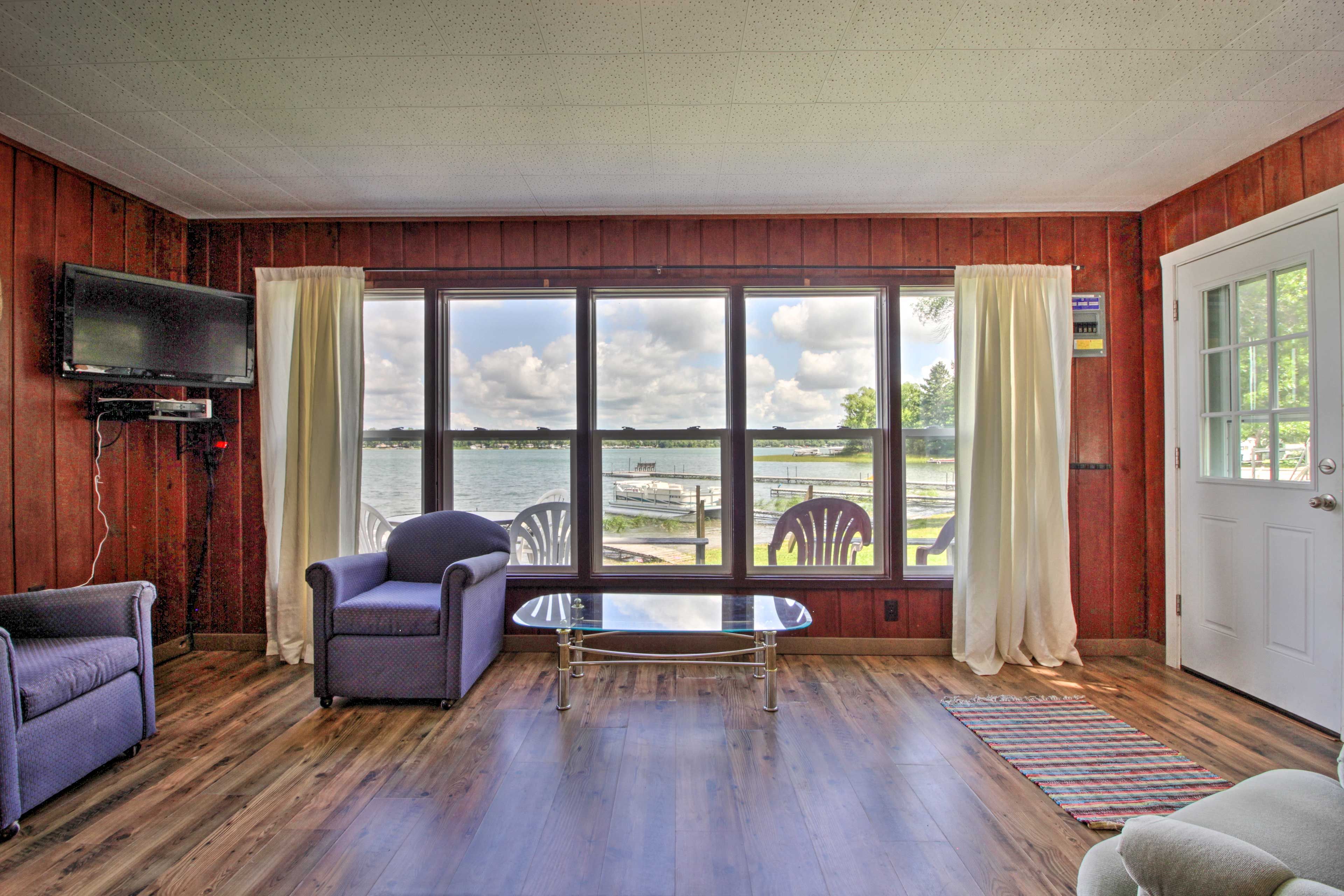Living Room | Free WiFi | Smart TV | Sleeper Sofa