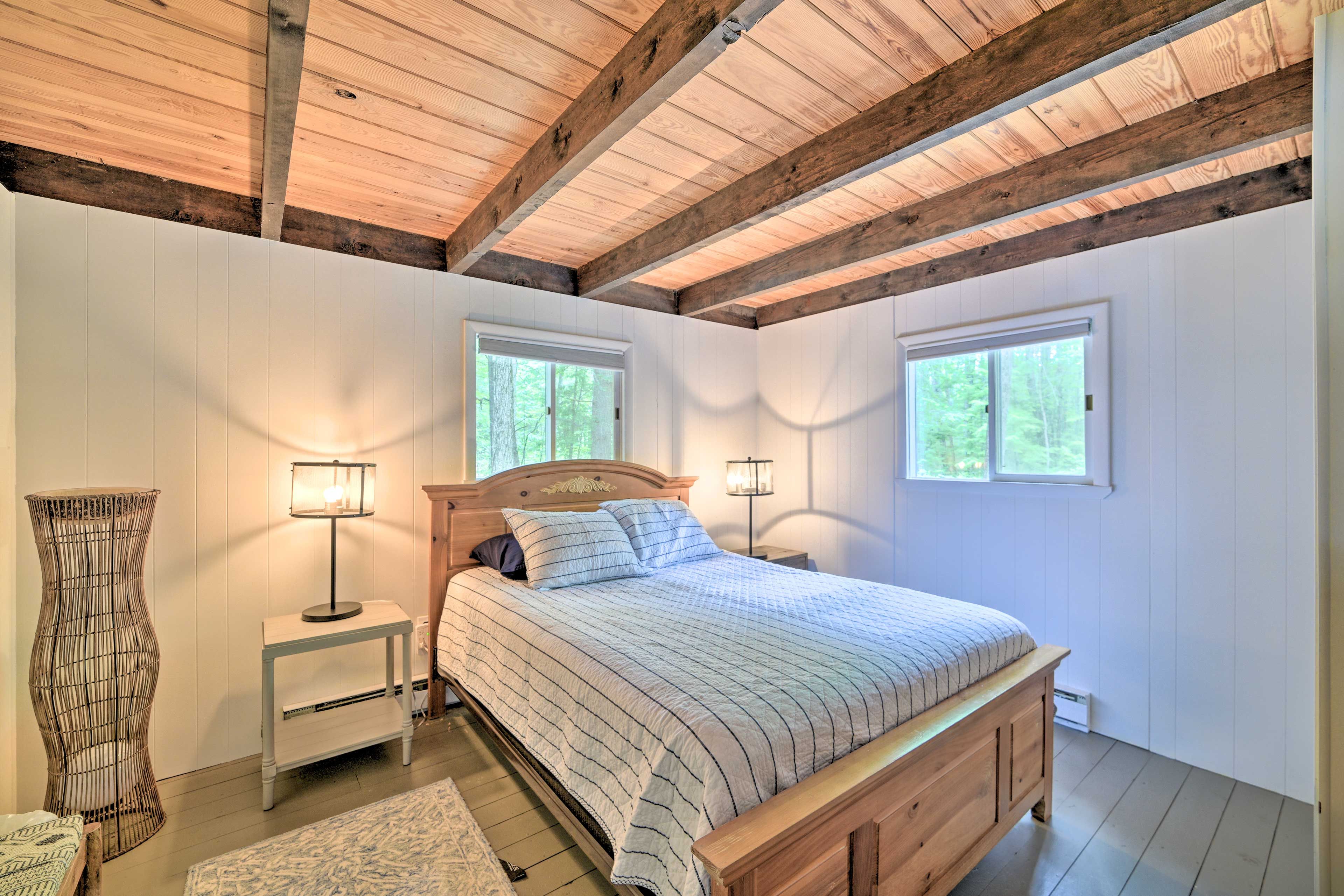 Bedroom 1 | Queen Bed