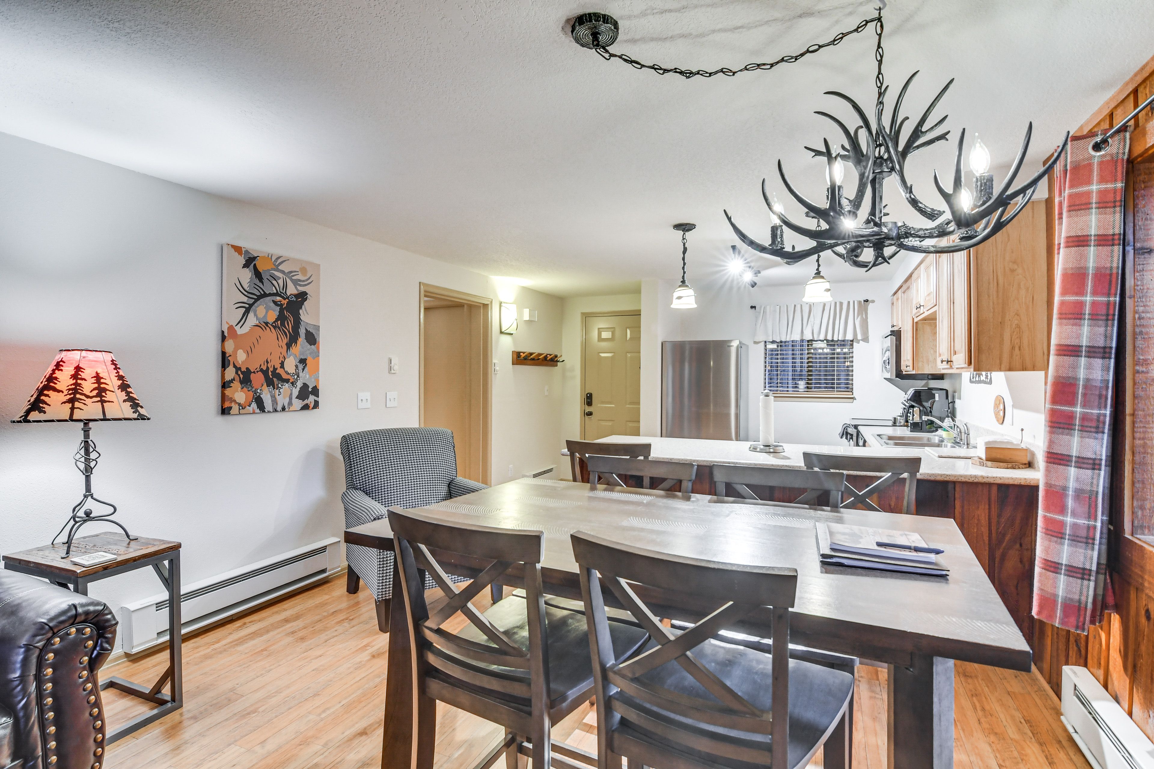 Dining Area | Dishware & Flatware Provided