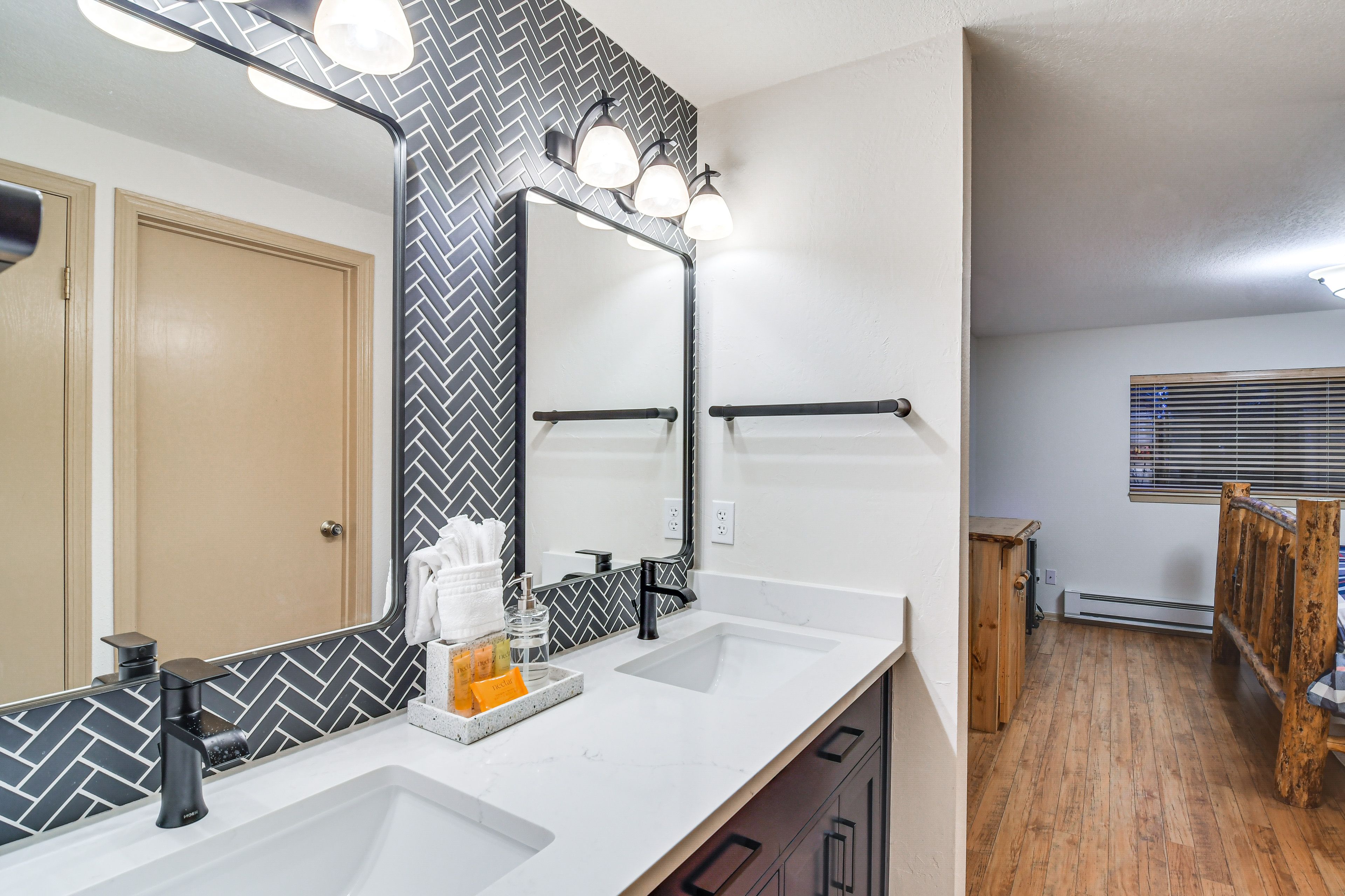 En-Suite Bathroom | Towels Provided