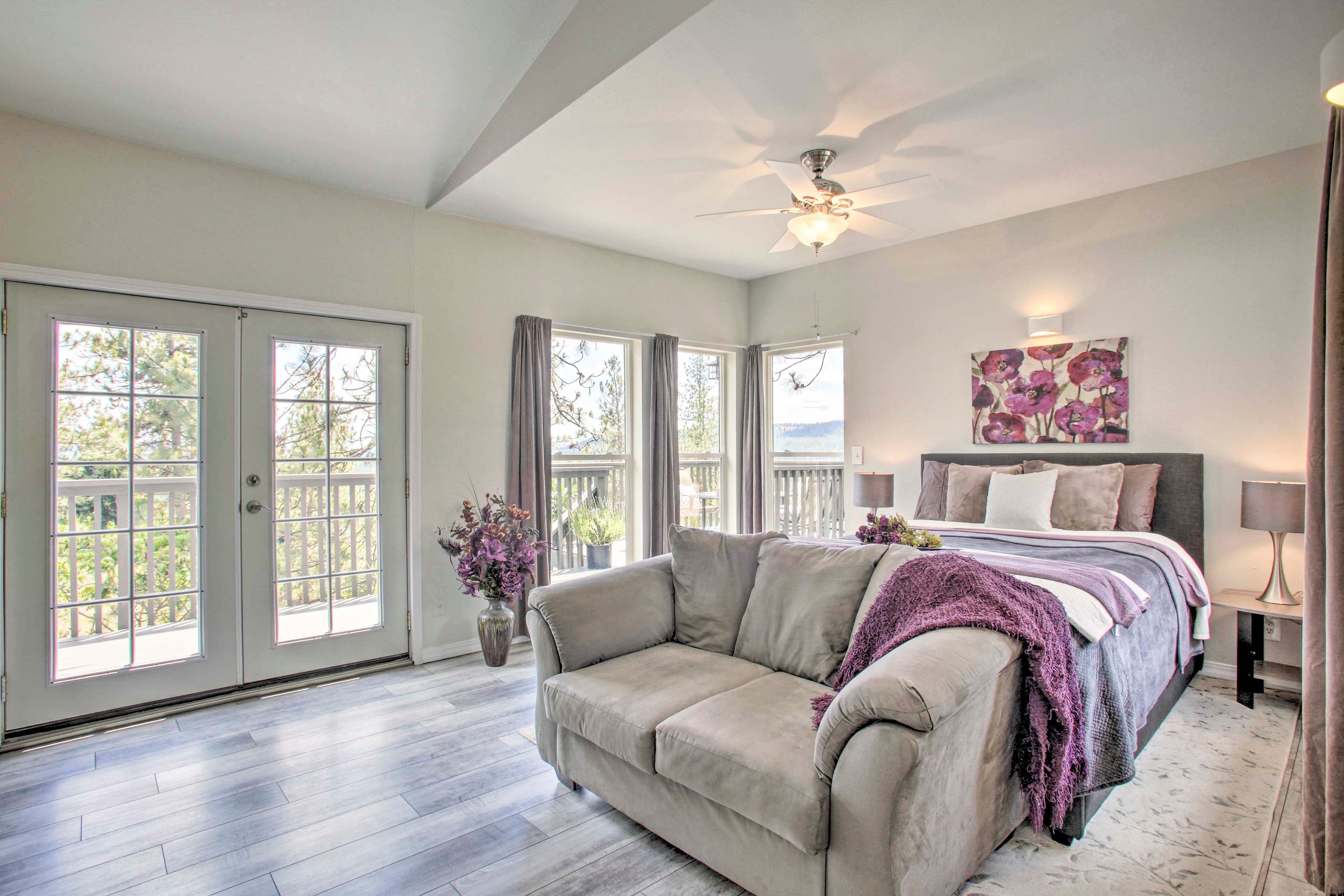 Bedroom Suite | Queen Bed | Linens Provided