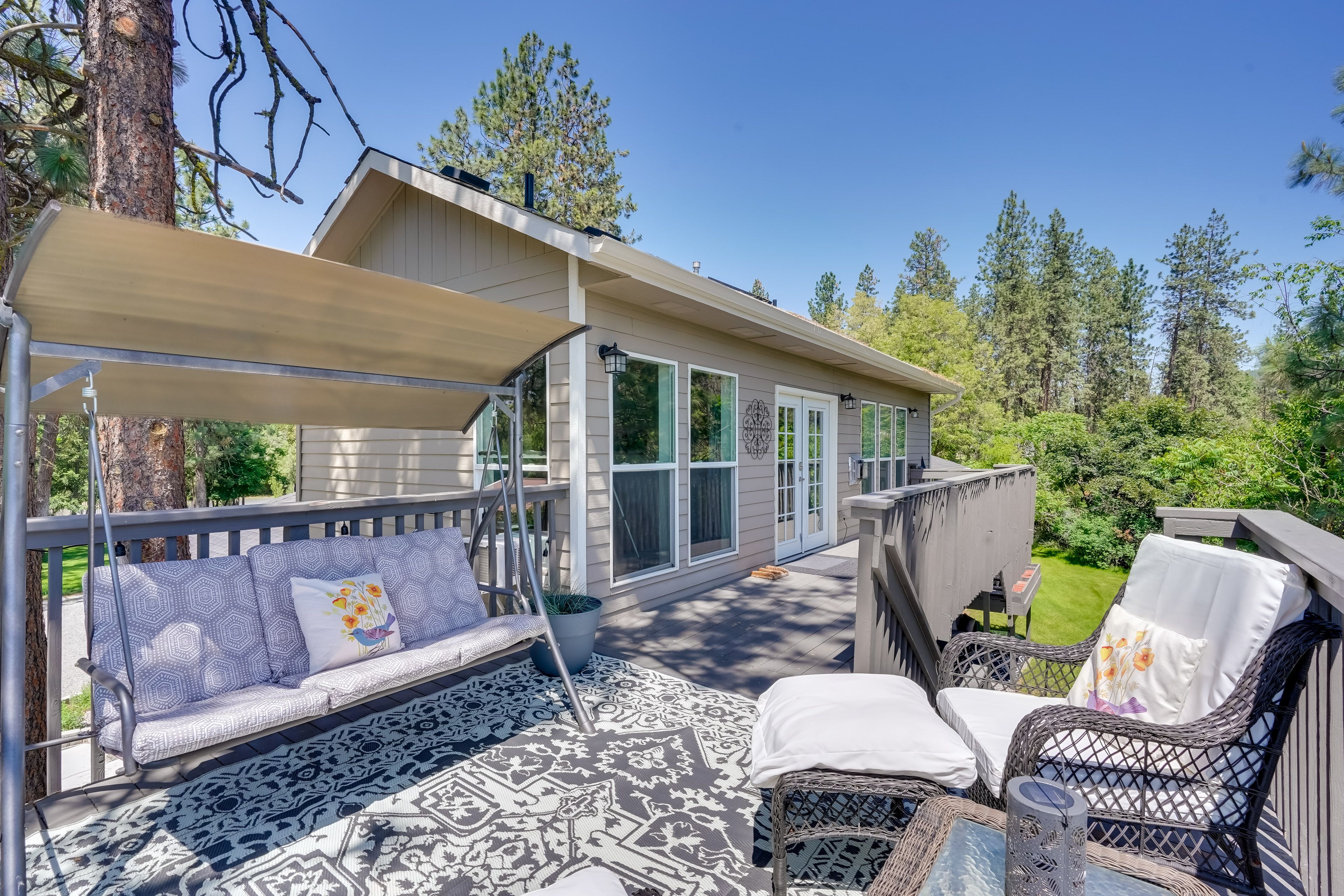 Nine Mile Falls Vacation Rental | 1BR | 1BA | 700 Sq Ft | Stairs Required