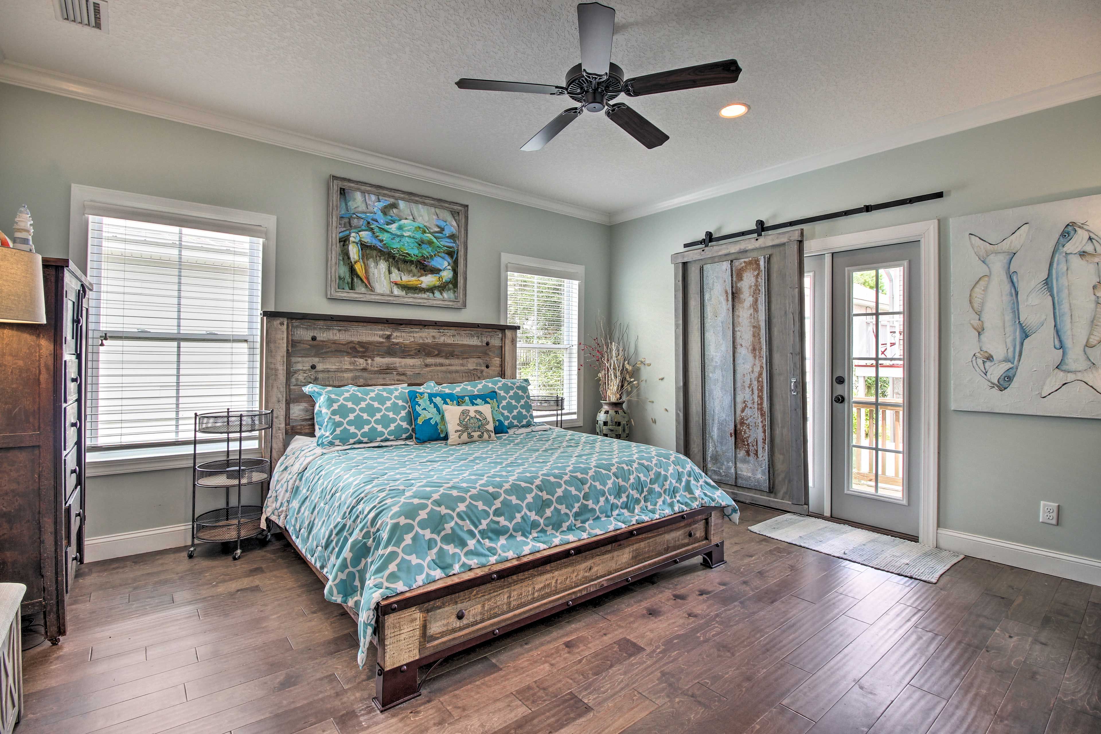 This king bed accommodates 2 guests.