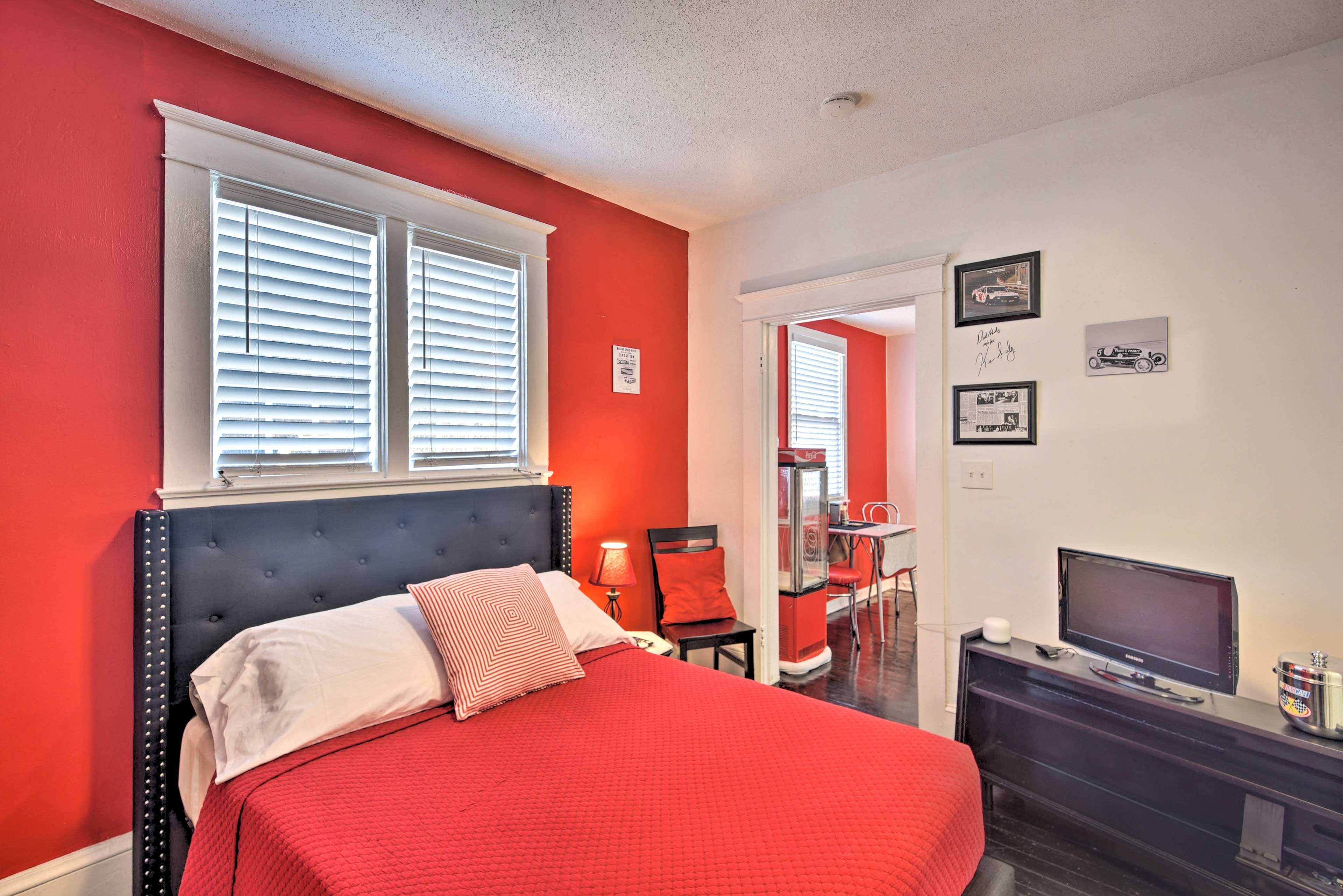 Studio Interior | Full Bed | Smart TV | Linens Provided