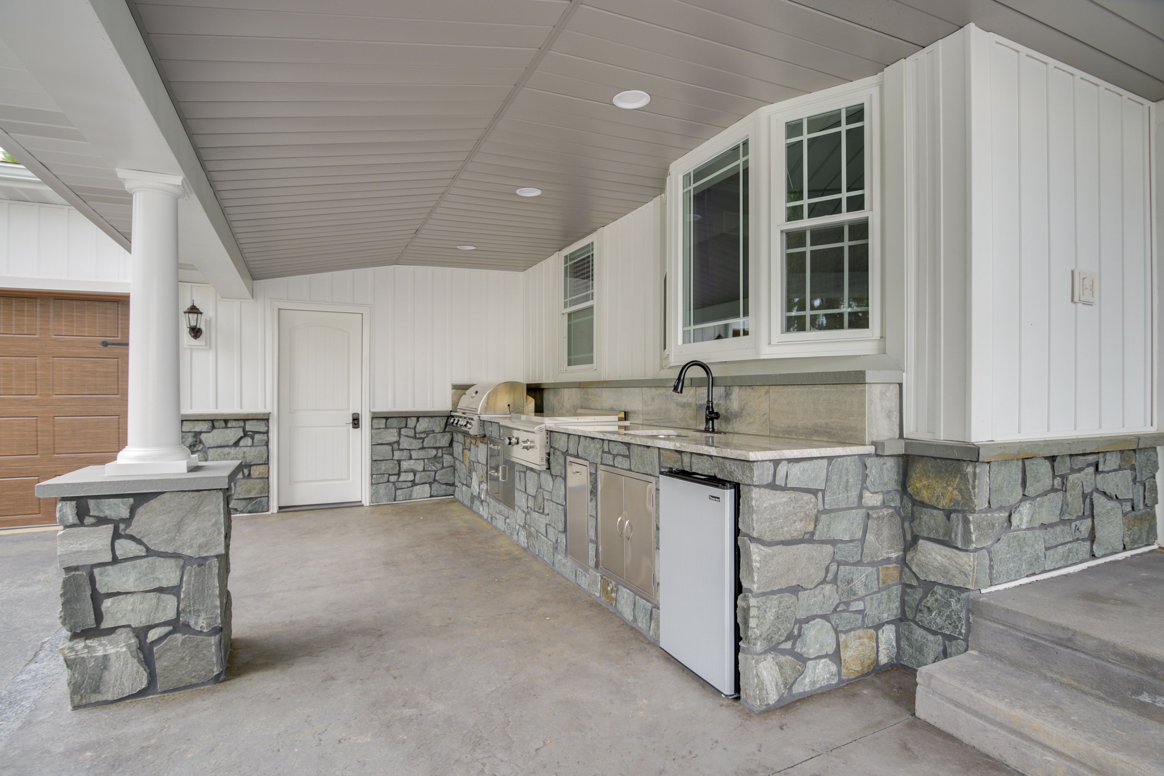 Outdoor Kitchen