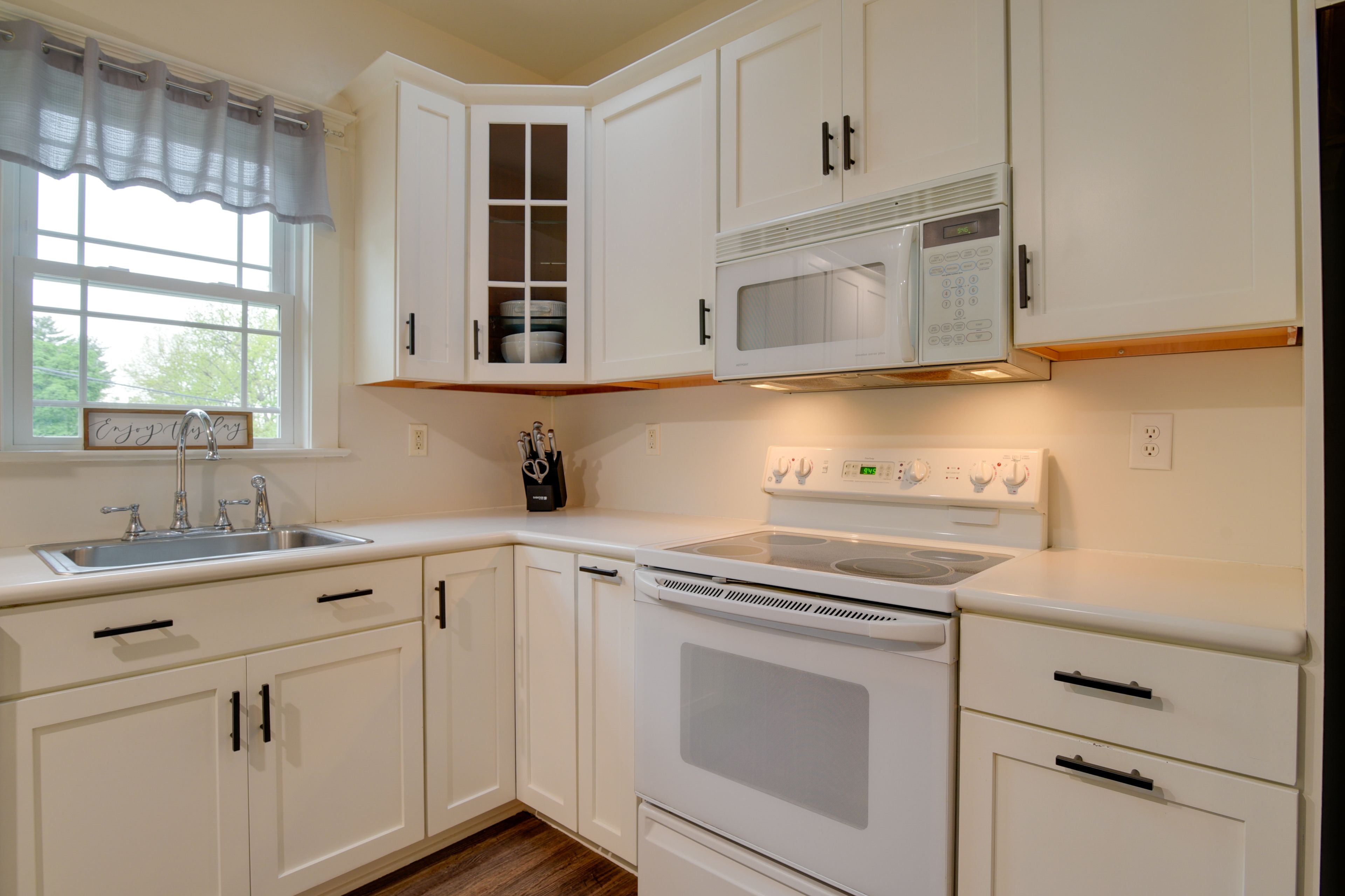 Kitchen | Main Level | Cooking Basics | Dual Keurig/Drip Coffee Maker