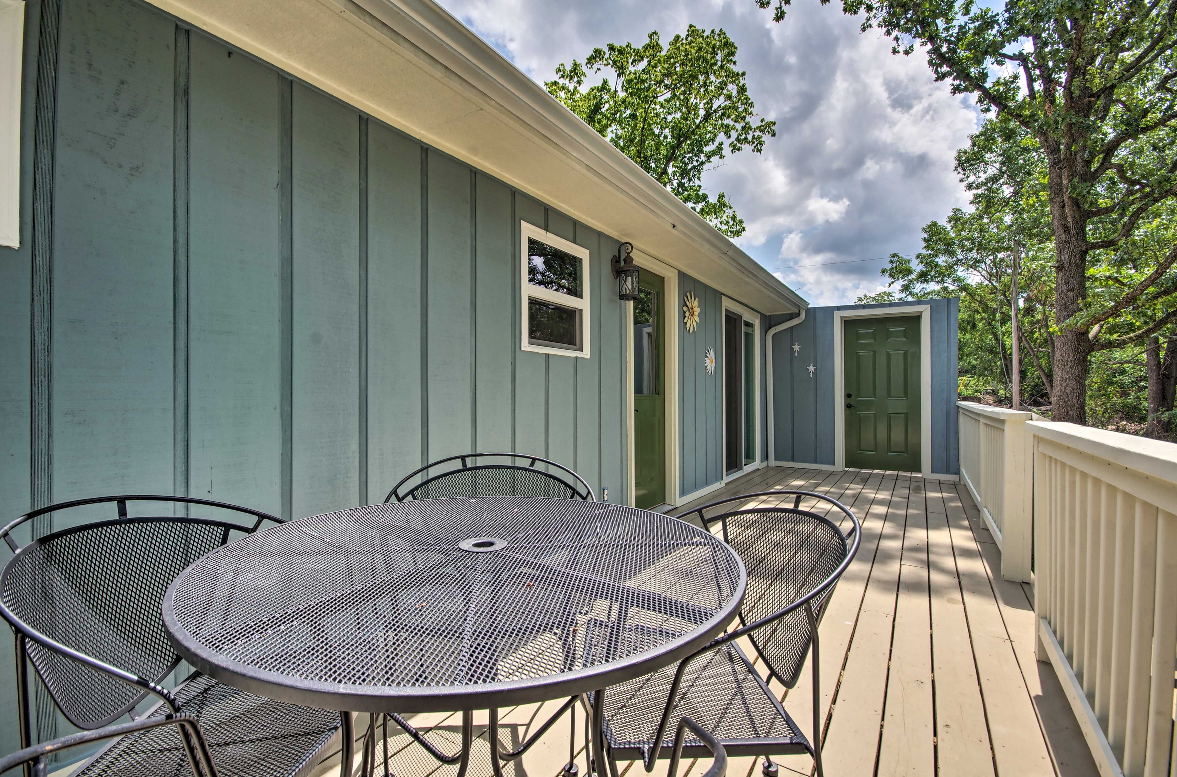 Balcony | Outdoor Dining