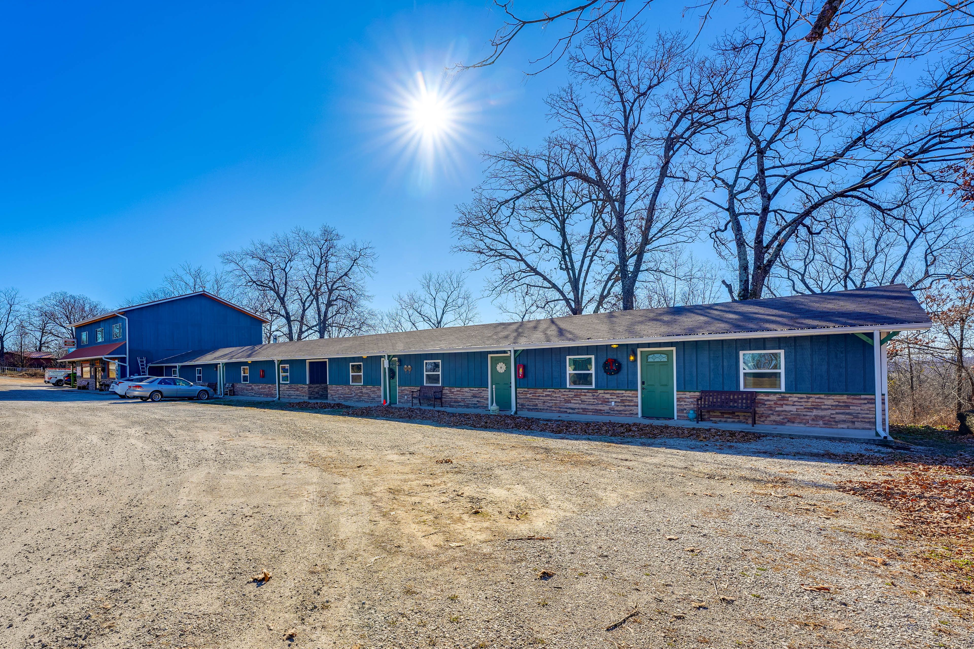 Parking | Driveway (3 Vehicles) | Boat Trailers Allowed