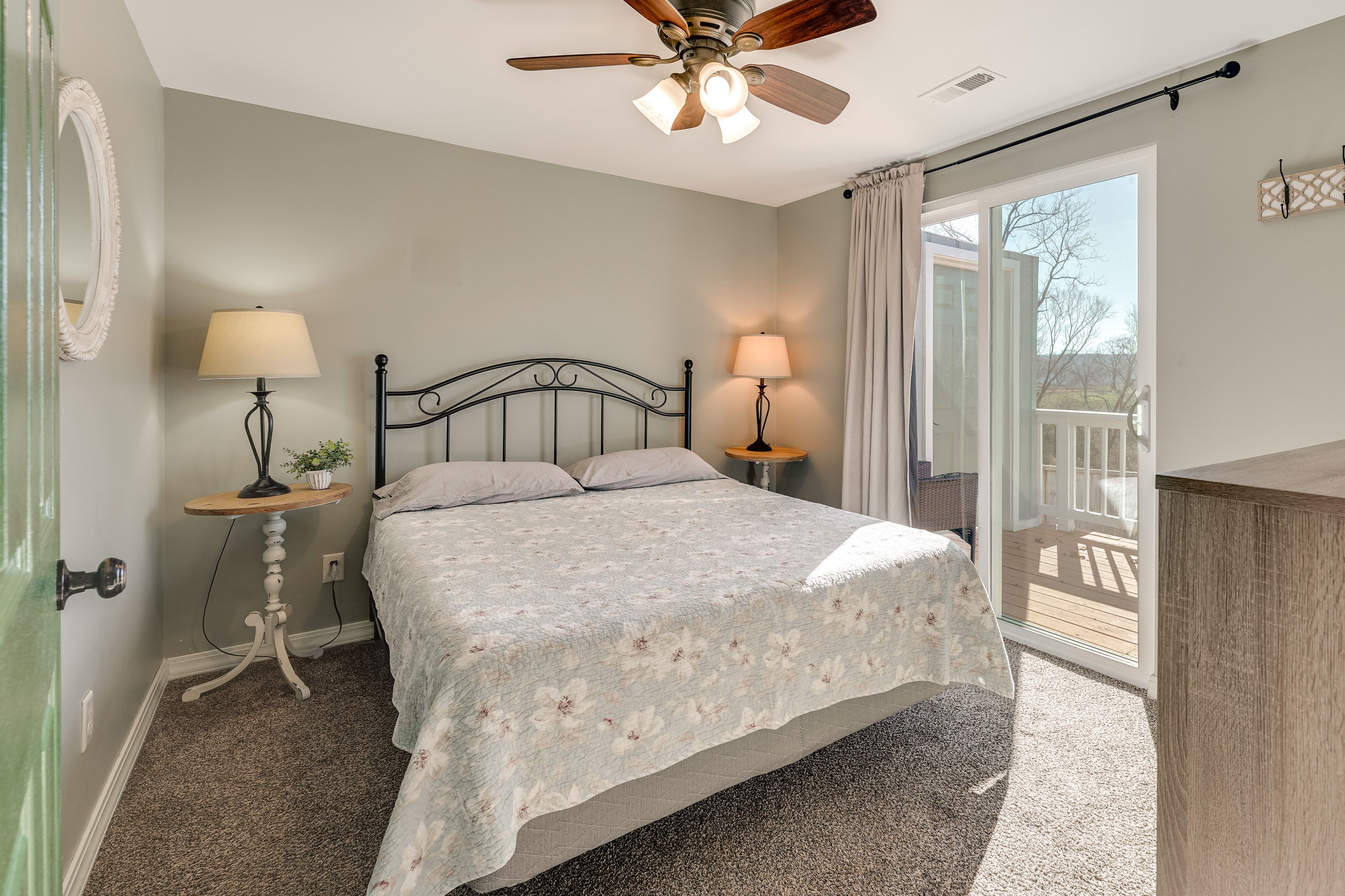 Bedroom 1 | Queen Bed | Linens